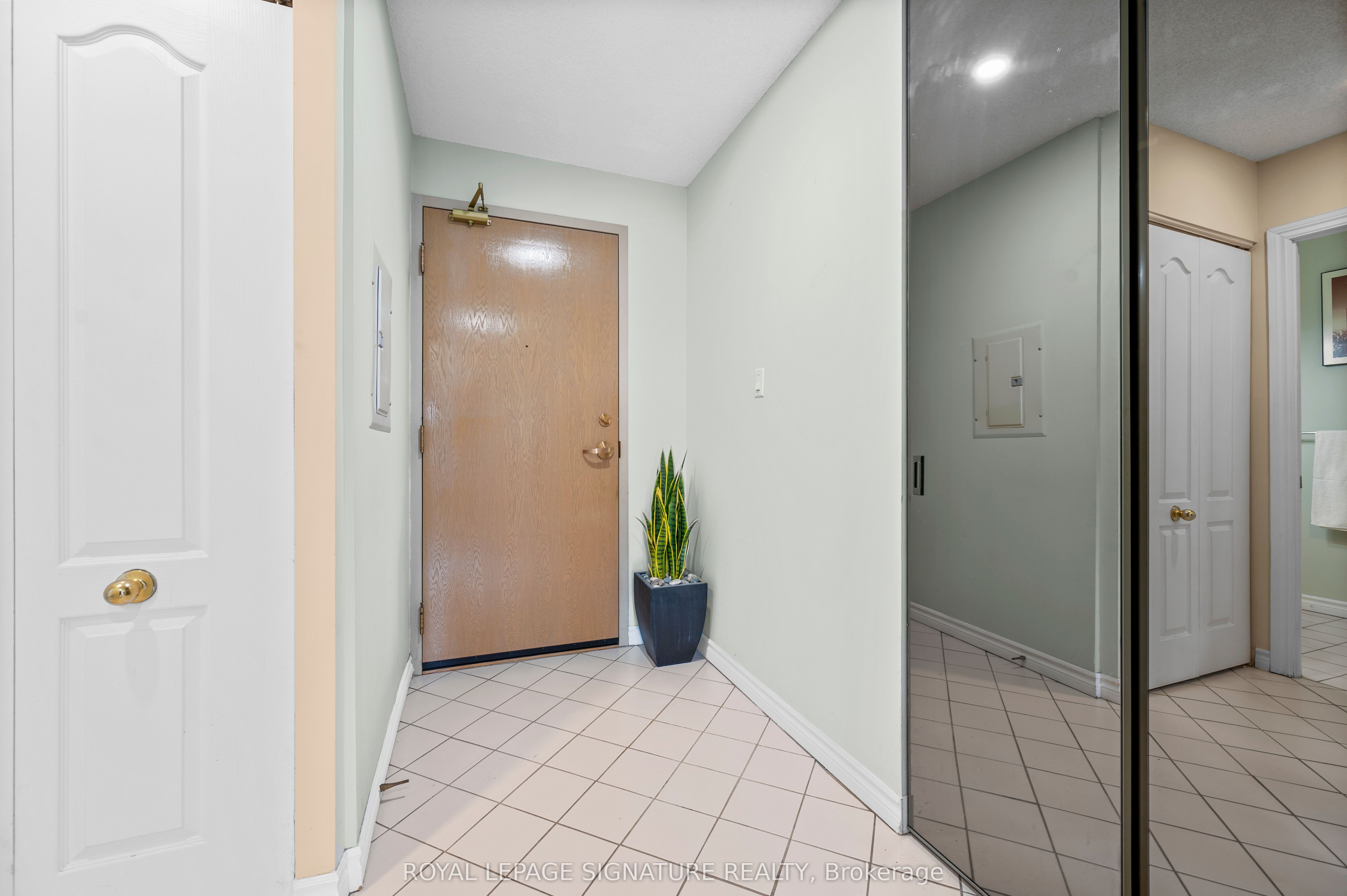 3 Dayspring Circle 205, Brampton, ON L6P 1B7 photo 5