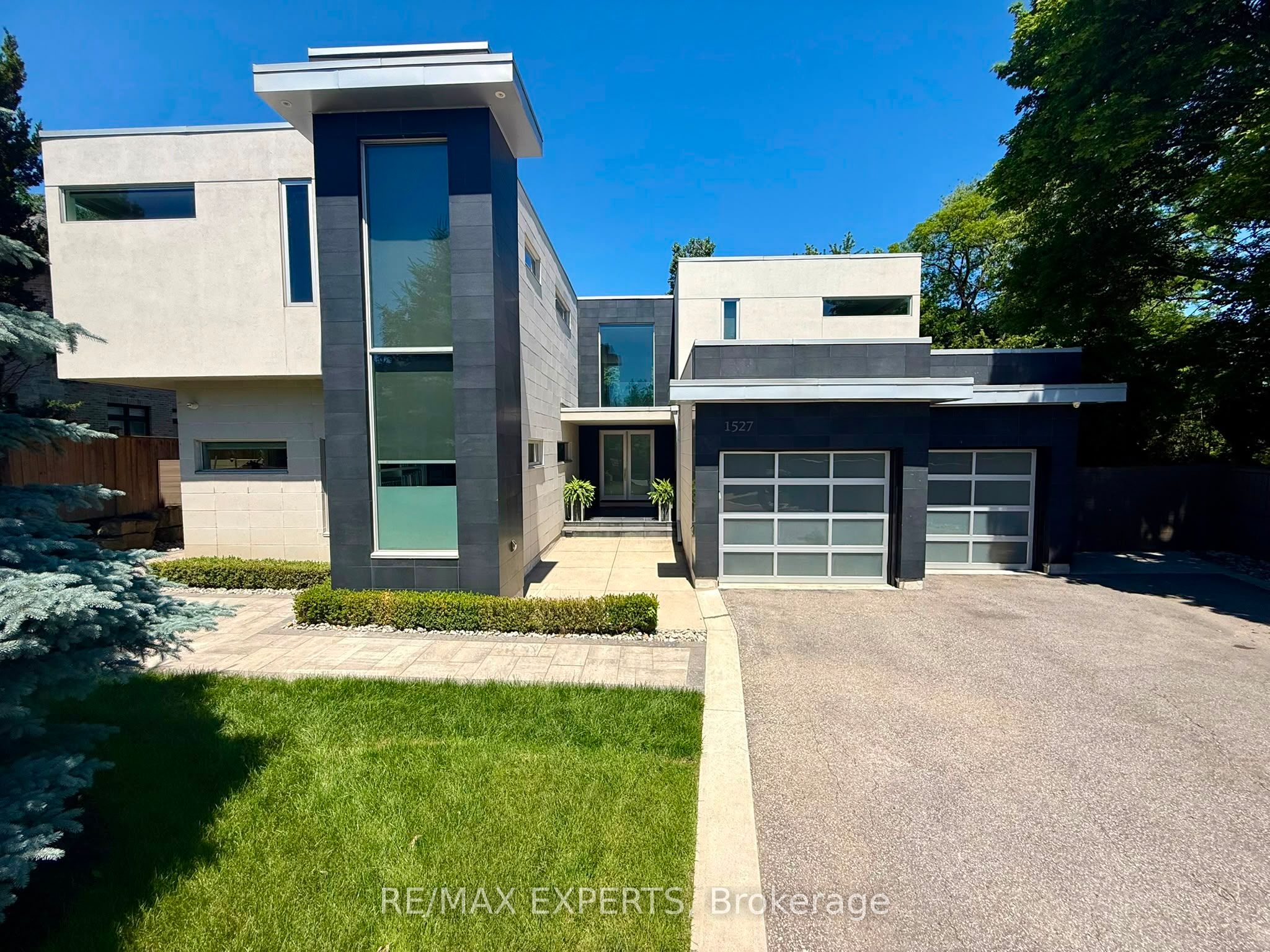 1527 Glenhill Crescent, Mississauga, ON L5H 3C4