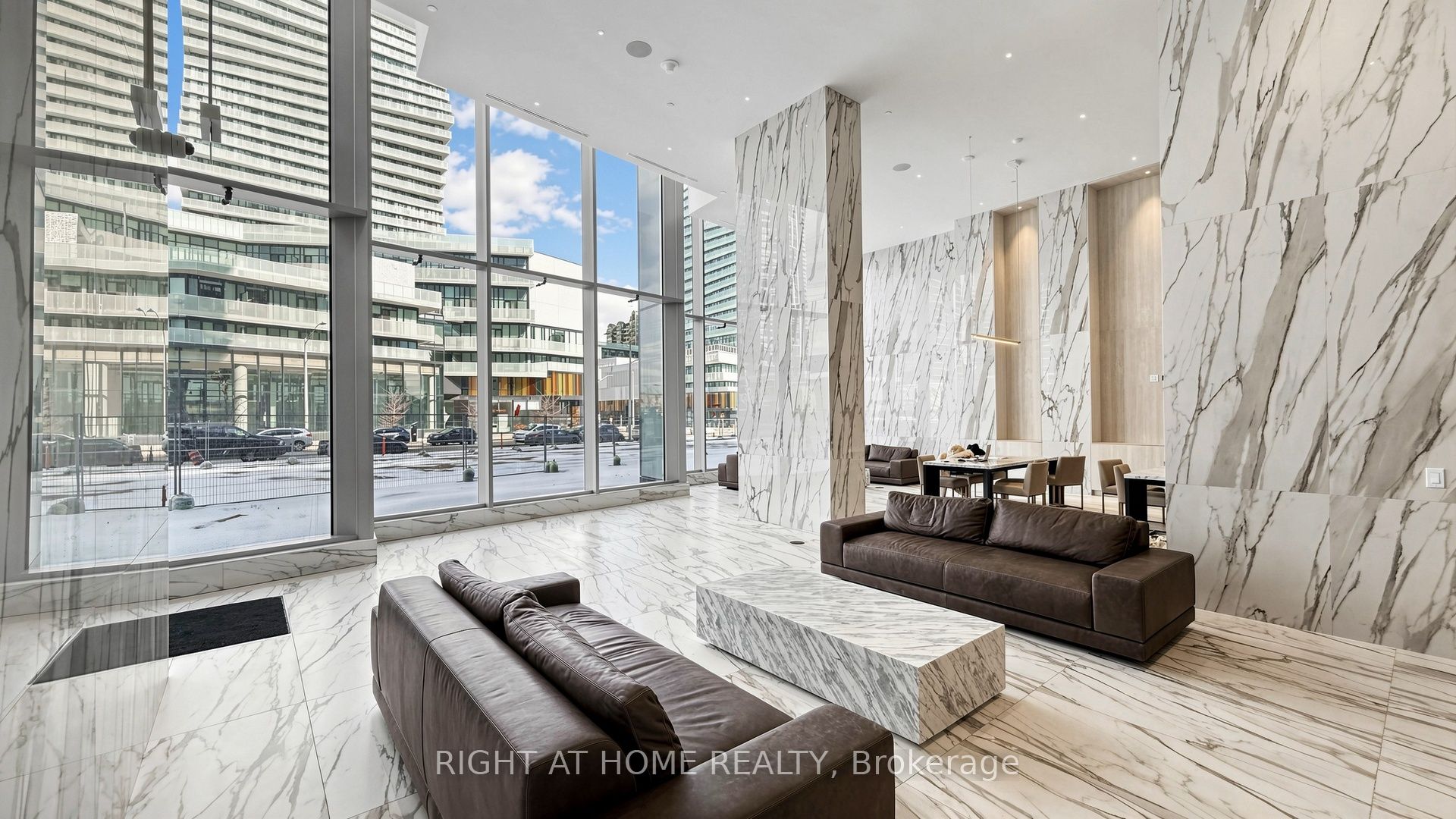 448 Burnhamthorpe Road W 6210, Mississauga, ON L4W 2A6 photo 4