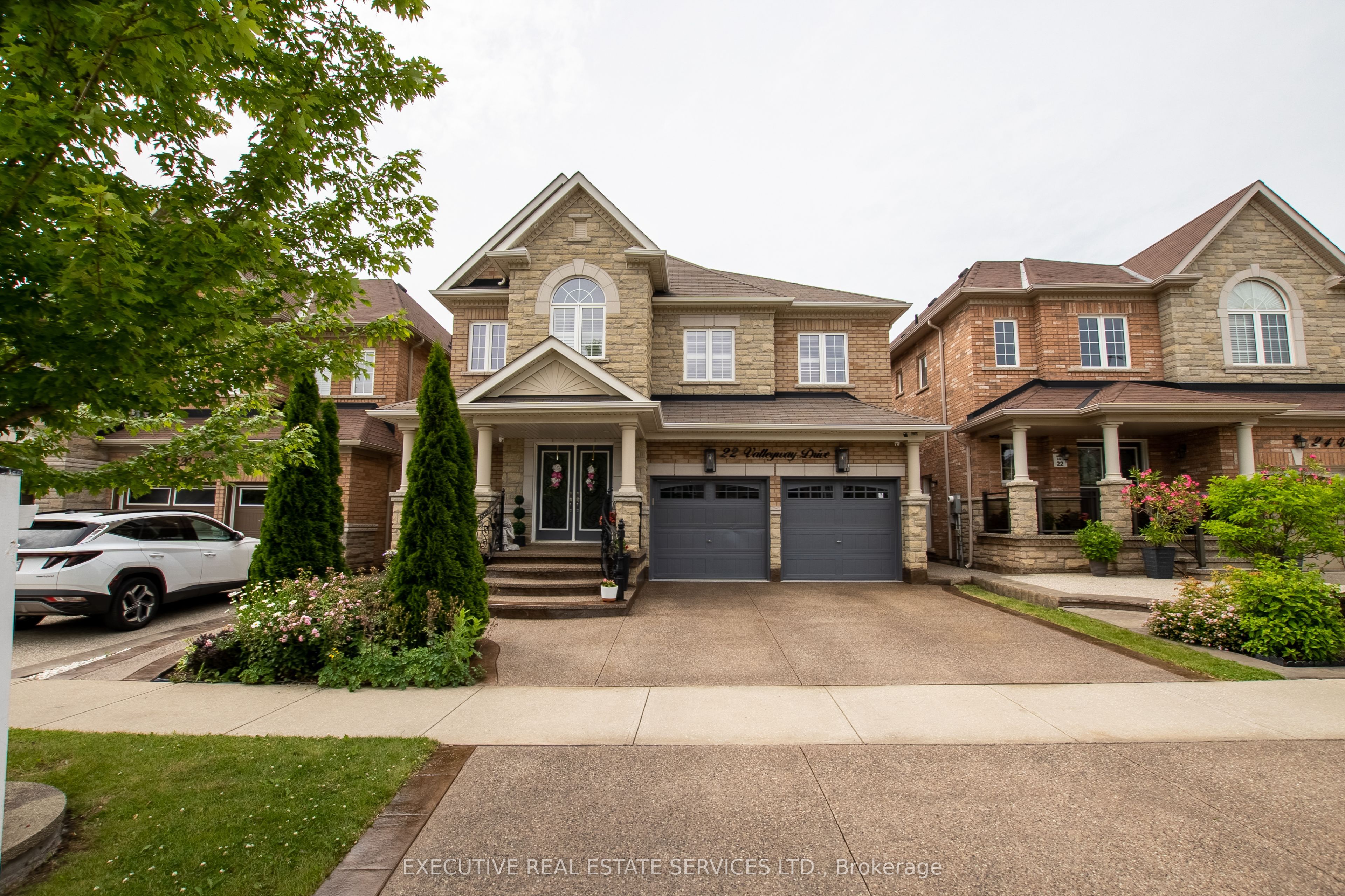 22 Valleyway Drive, Brampton, ON L6X 5G3 photo 2