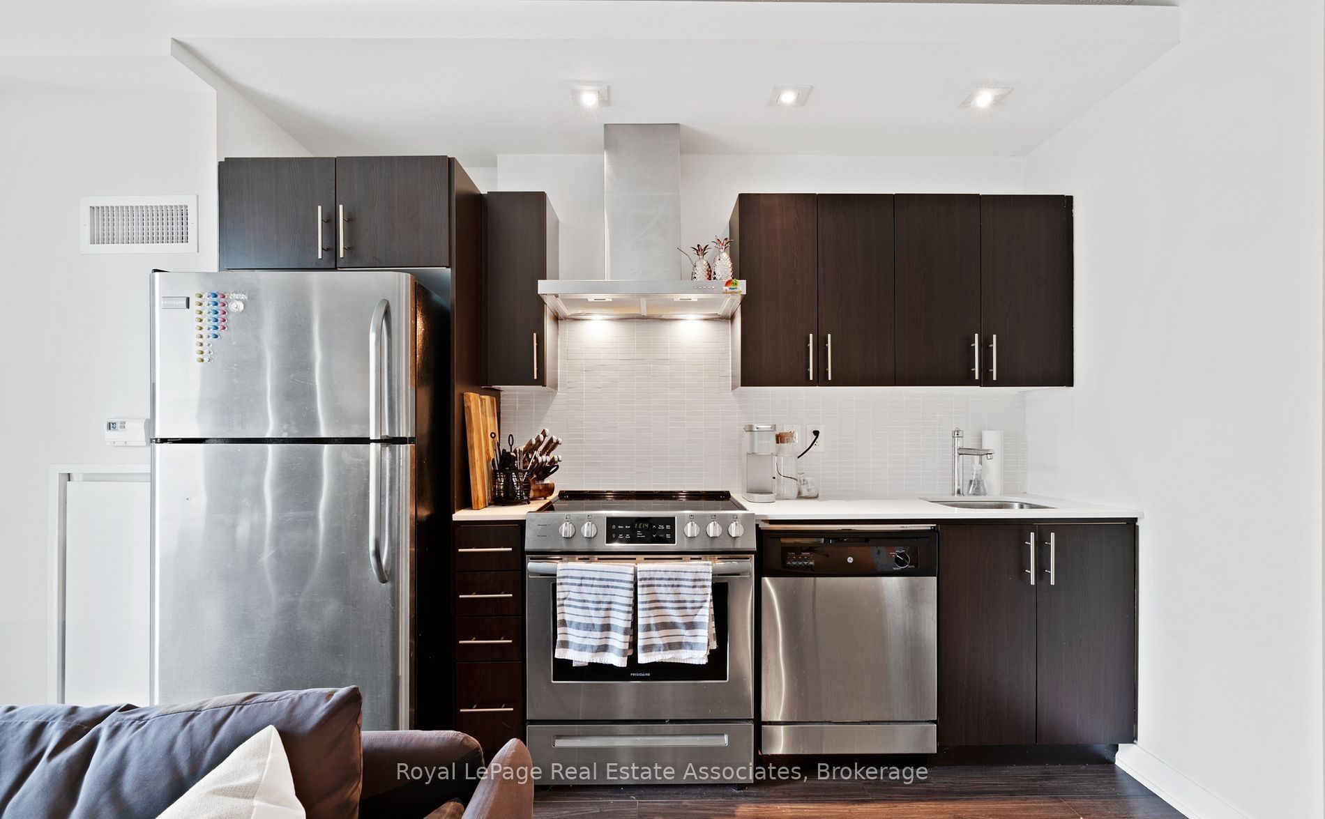 165 Legion Road N 1823, Toronto, ON M8Y 0B3 photo 2