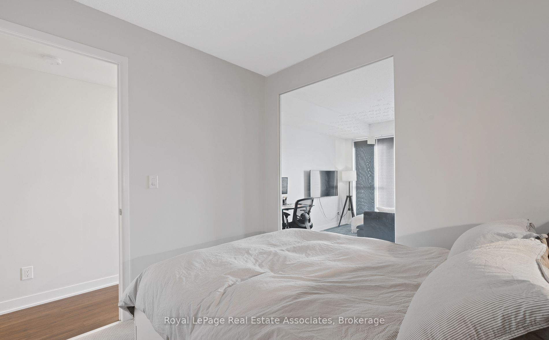 165 Legion Road N 1823, Toronto, ON M8Y 0B3 photo 3