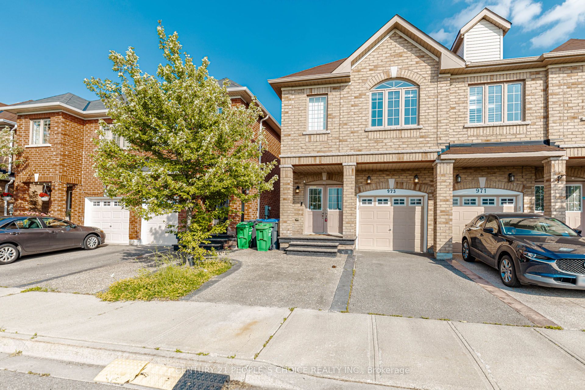 973 Francine Crescent Upper, Mississauga, ON L5V 0E2 photo 2