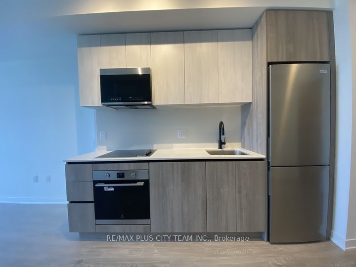 2495 Eglinton Avenue W 610, Mississauga, ON L5M 2T1 photo 4