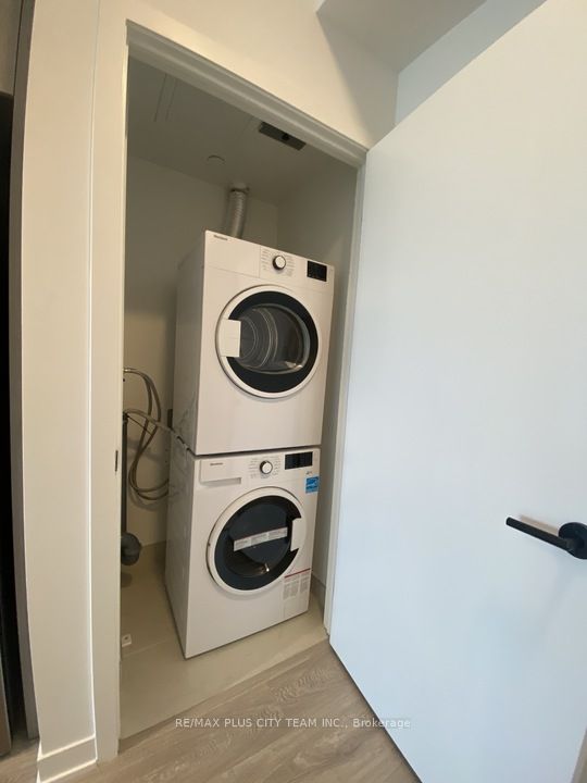 2495 Eglinton Avenue W 610, Mississauga, ON L5M 2T1 photo 5