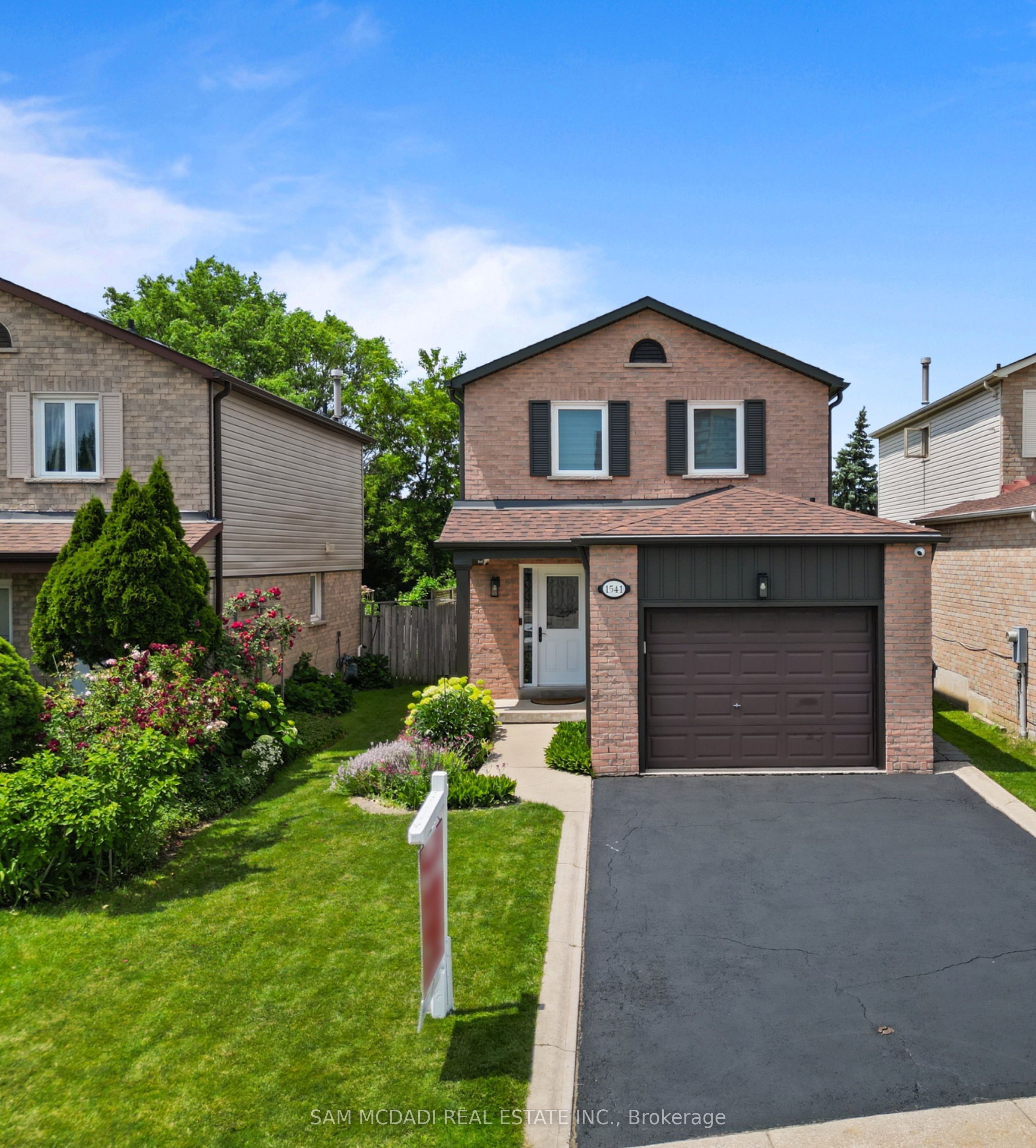 1541 Cuthbert Avenue, Mississauga, ON L5M 3R6