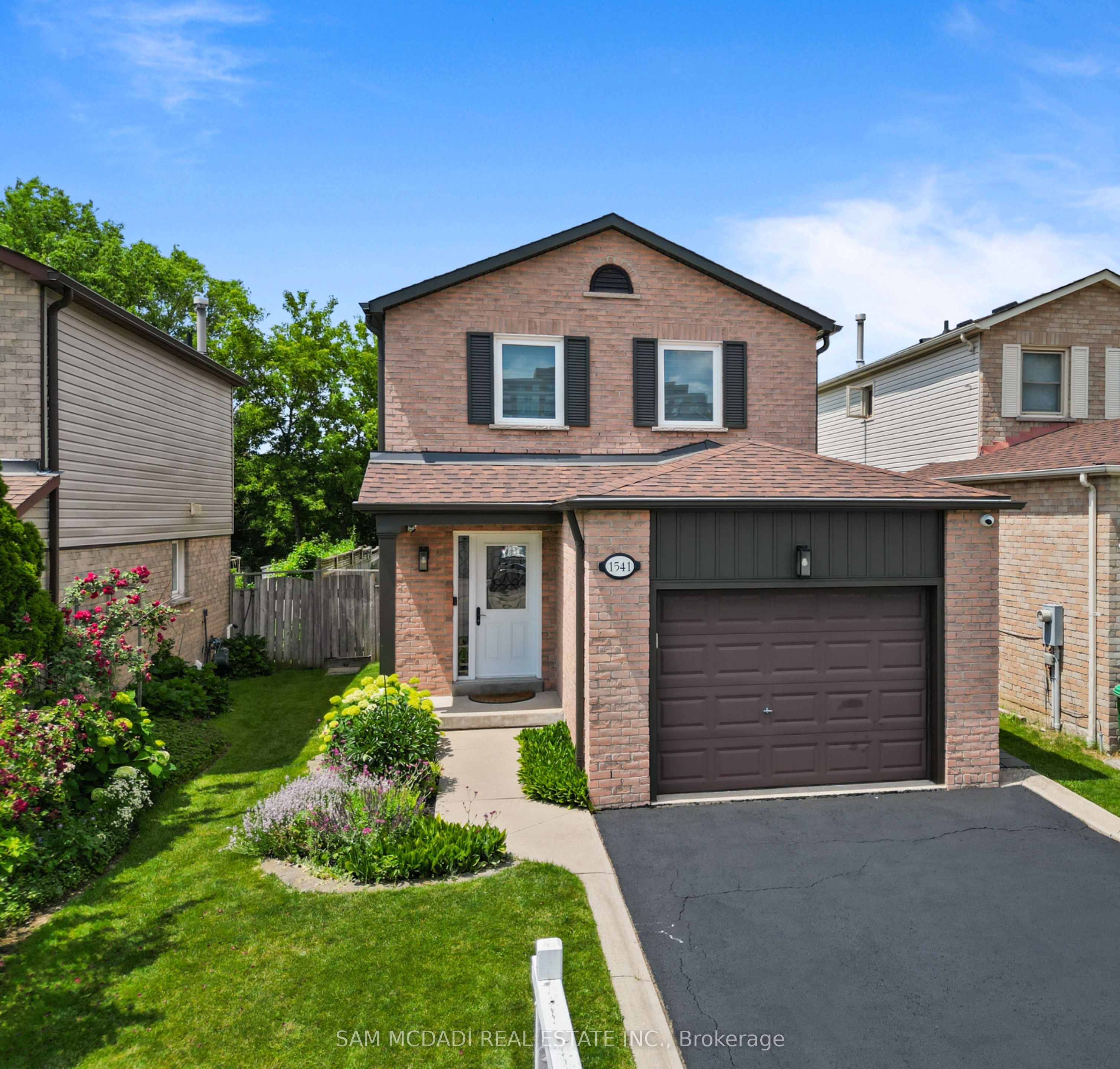 1541 Cuthbert Avenue, Mississauga, ON L5M 3R6 photo 2