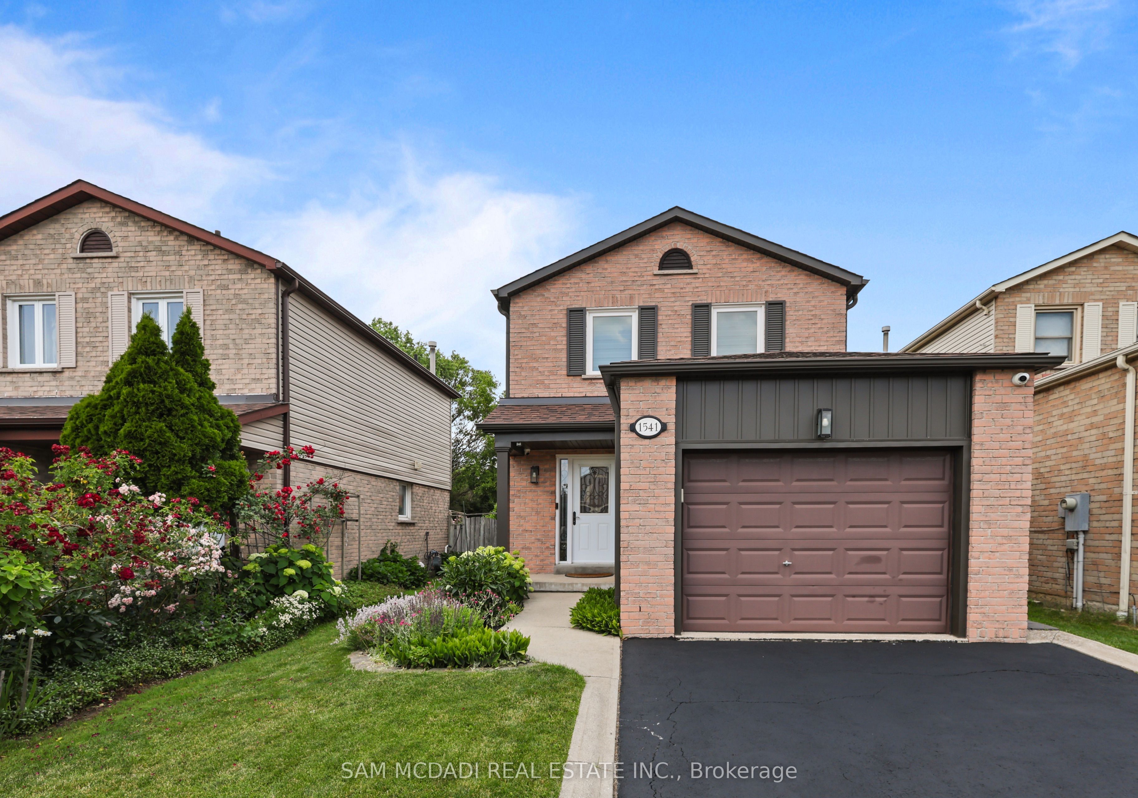1541 Cuthbert Avenue, Mississauga, ON L5M 3R6 photo 3