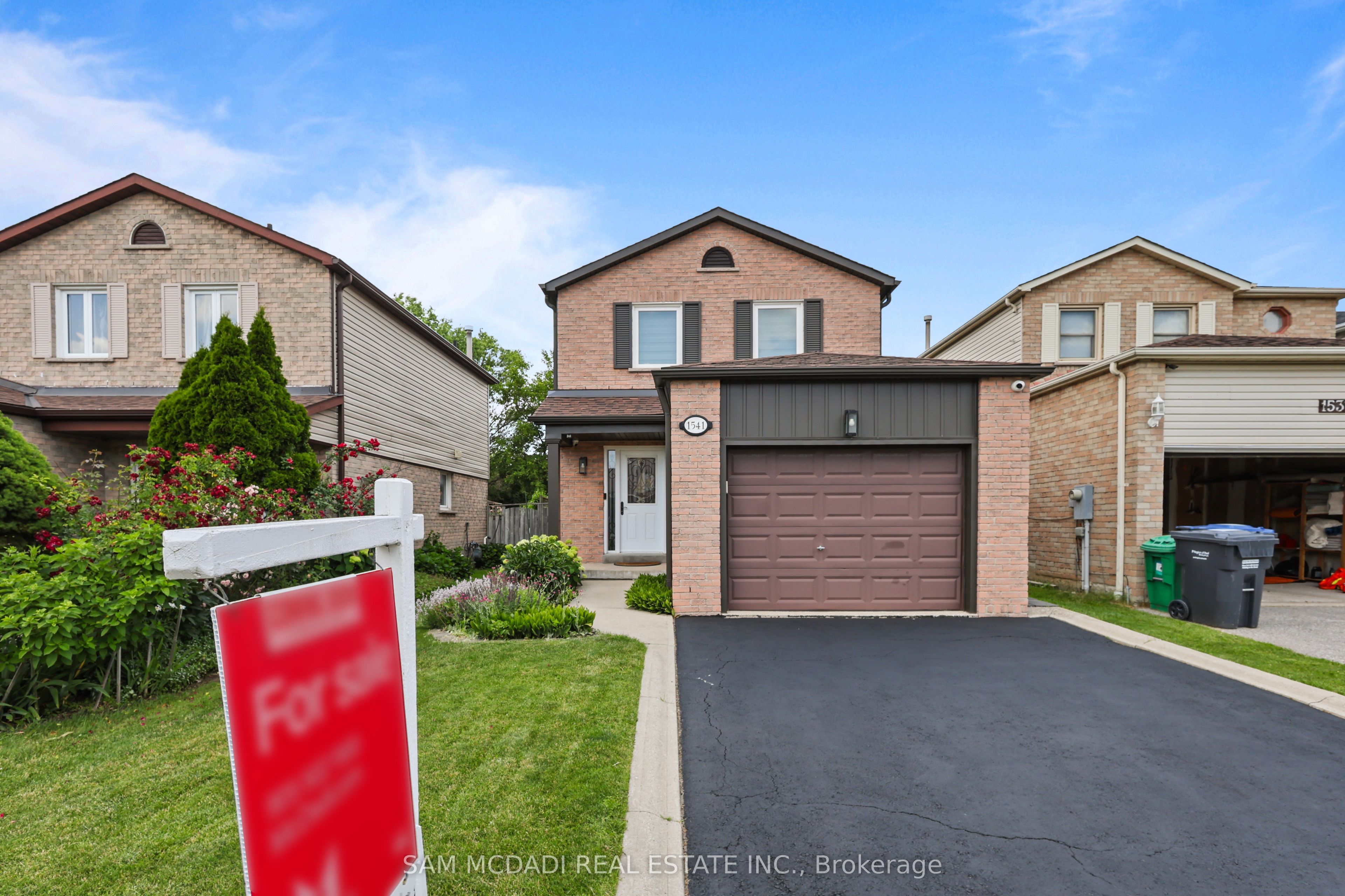 1541 Cuthbert Avenue, Mississauga, ON L5M 3R6 photo 4