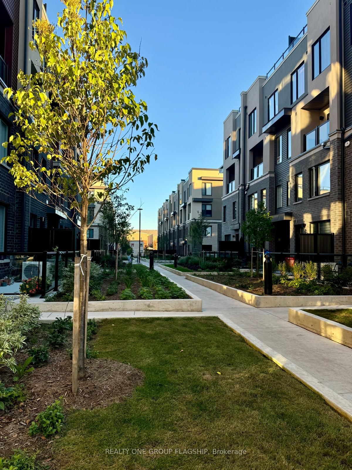3421 Ridgeway Drive 11, Mississauga, ON L5L 5T3