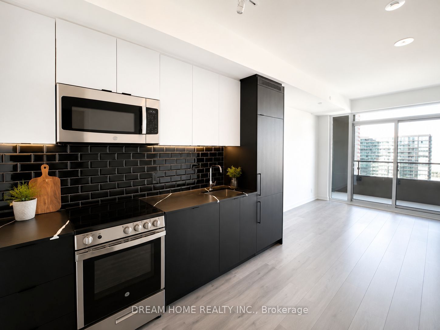285 Dufferin Street 810, Toronto, ON M6K 0J2 photo 3