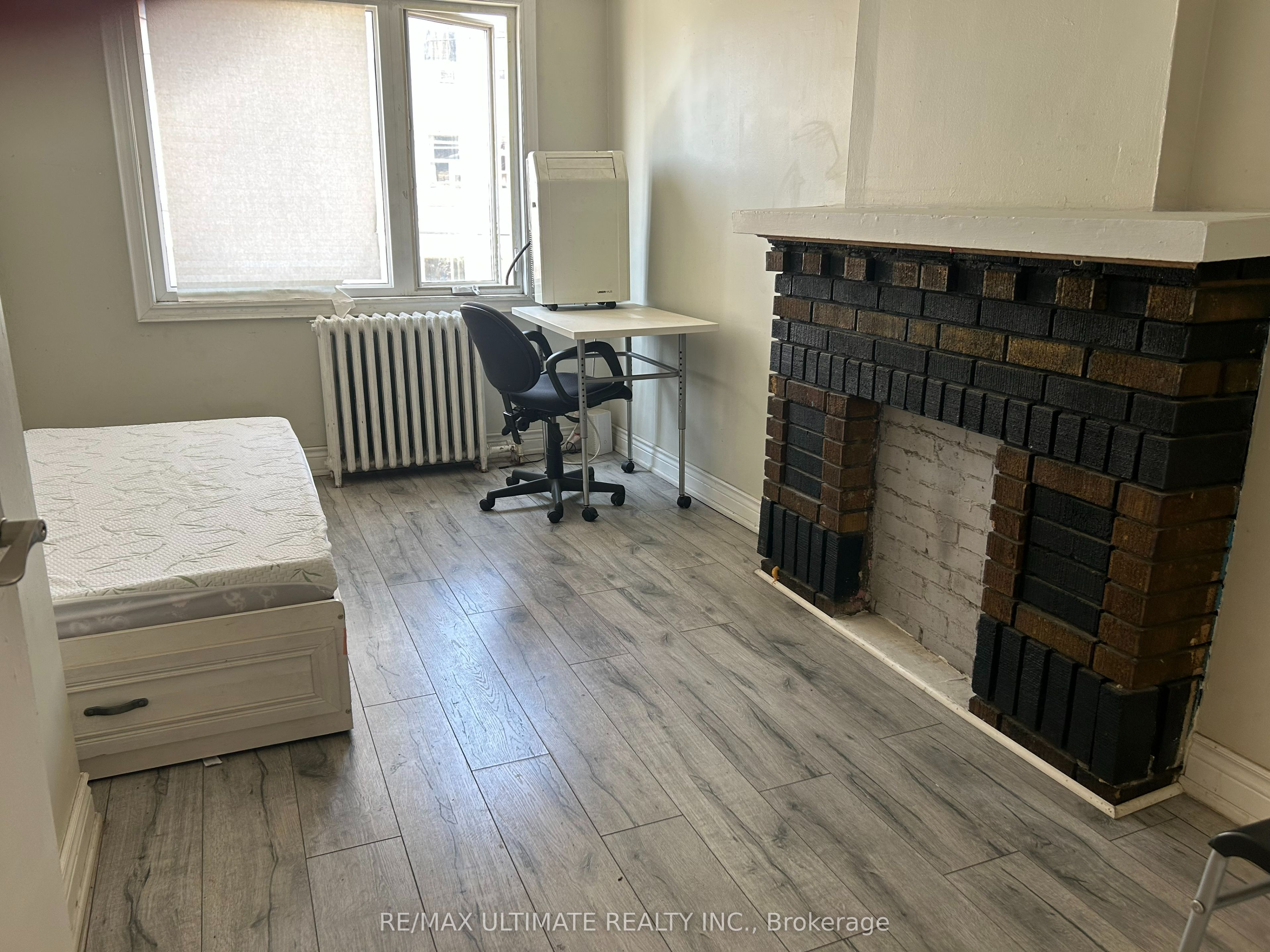 5 Roncesvalles Avenue 2, Toronto, ON M6R 2K2 photo 2