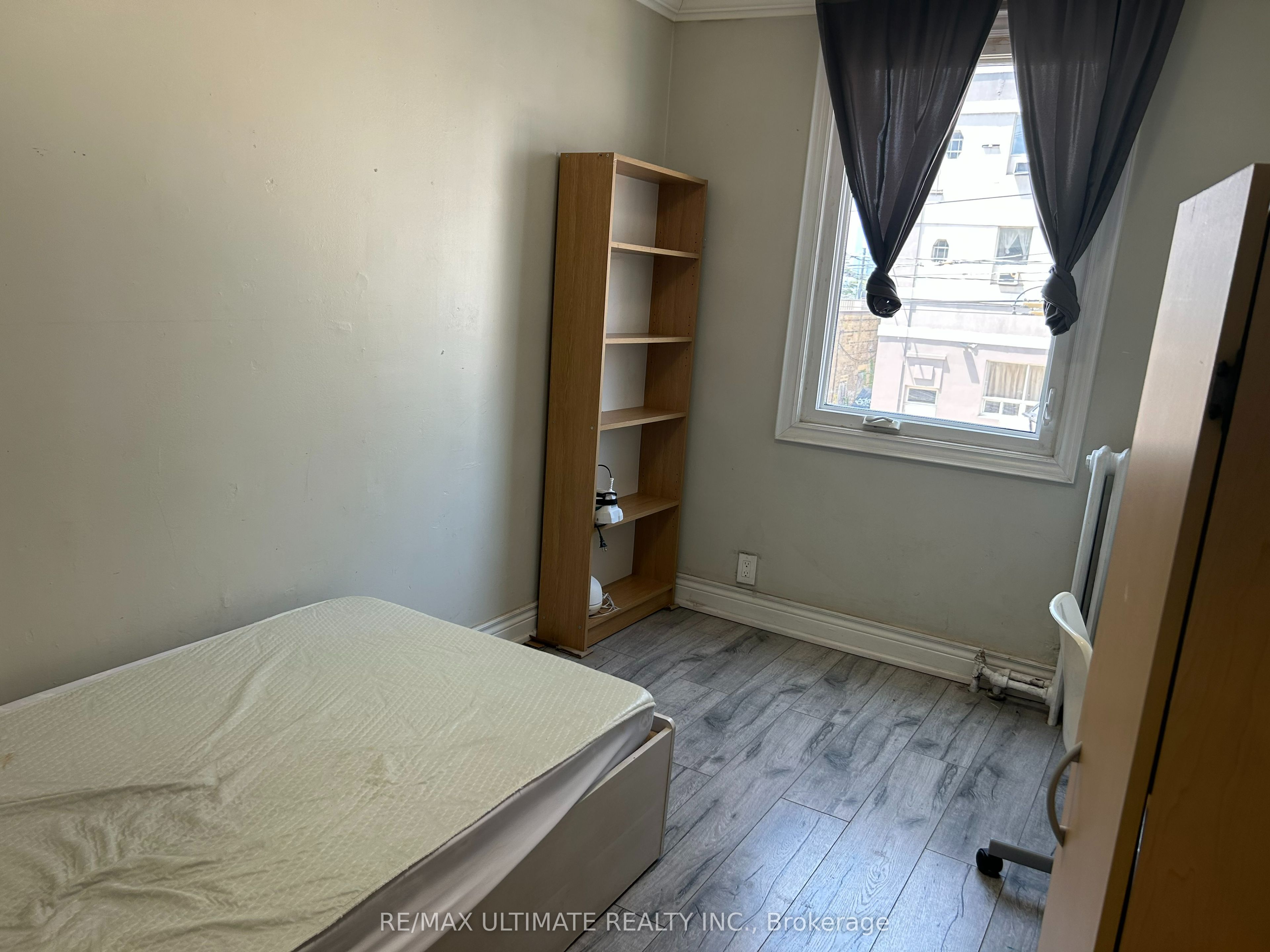 5 Roncesvalles Avenue 2, Toronto, ON M6R 2K2 photo 3