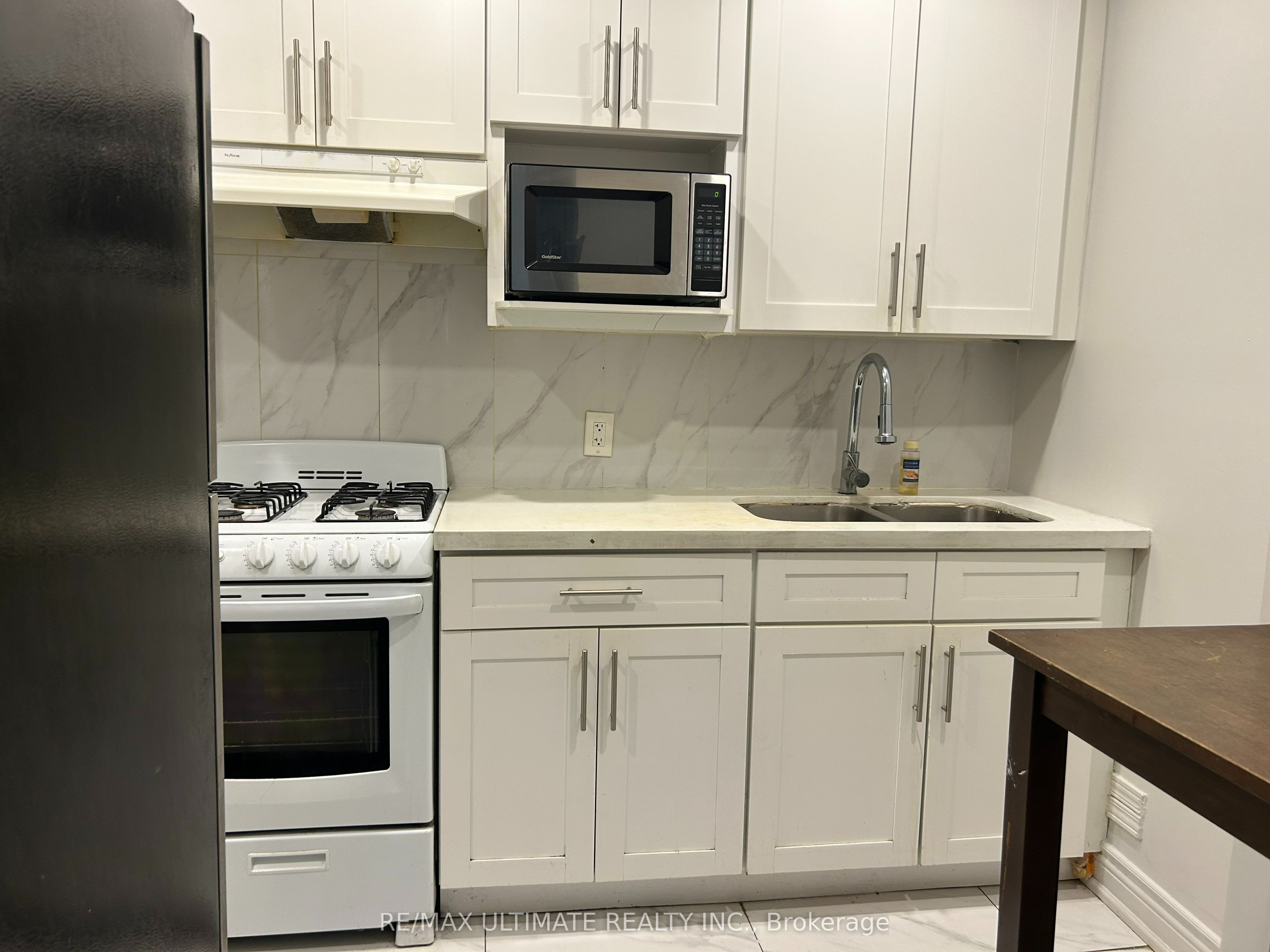 5 Roncesvalles Avenue 2, Toronto, ON M6R 2K2 photo 4