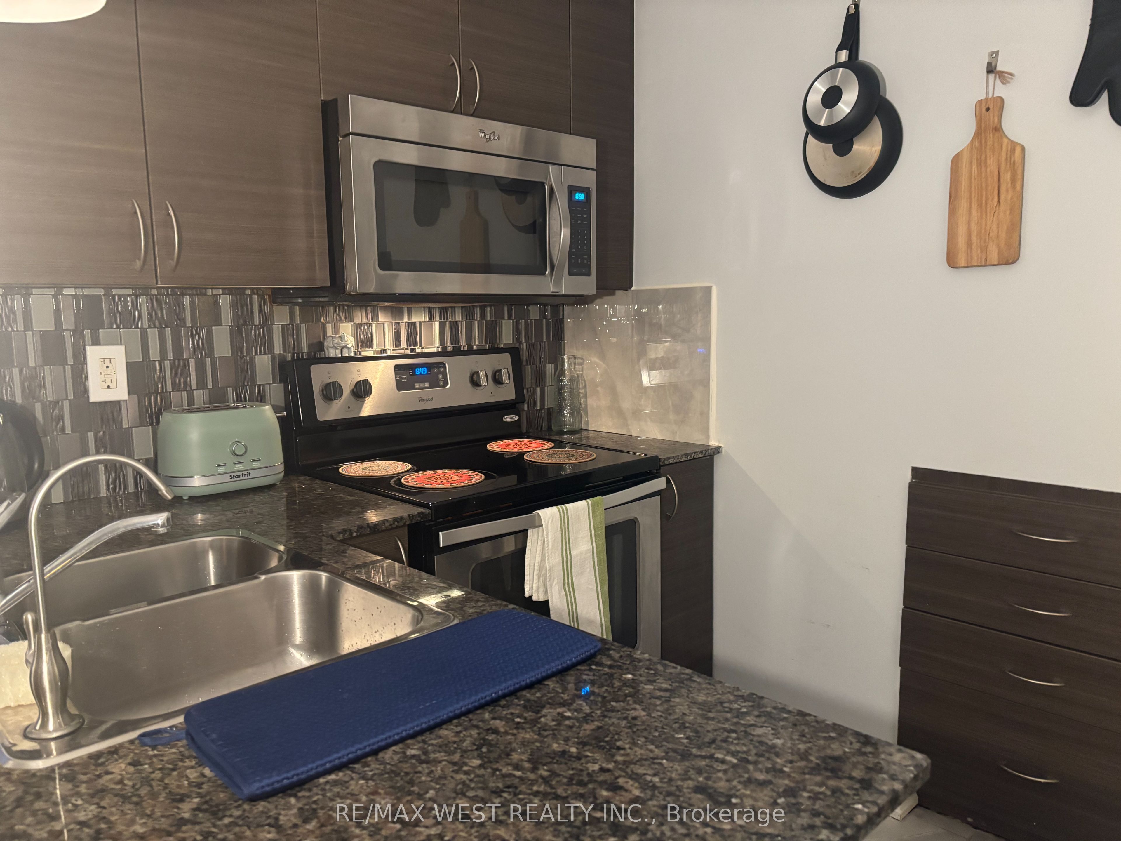 5 Sousa Mendes Street 102, Toronto, ON M6P 0A8 photo 4