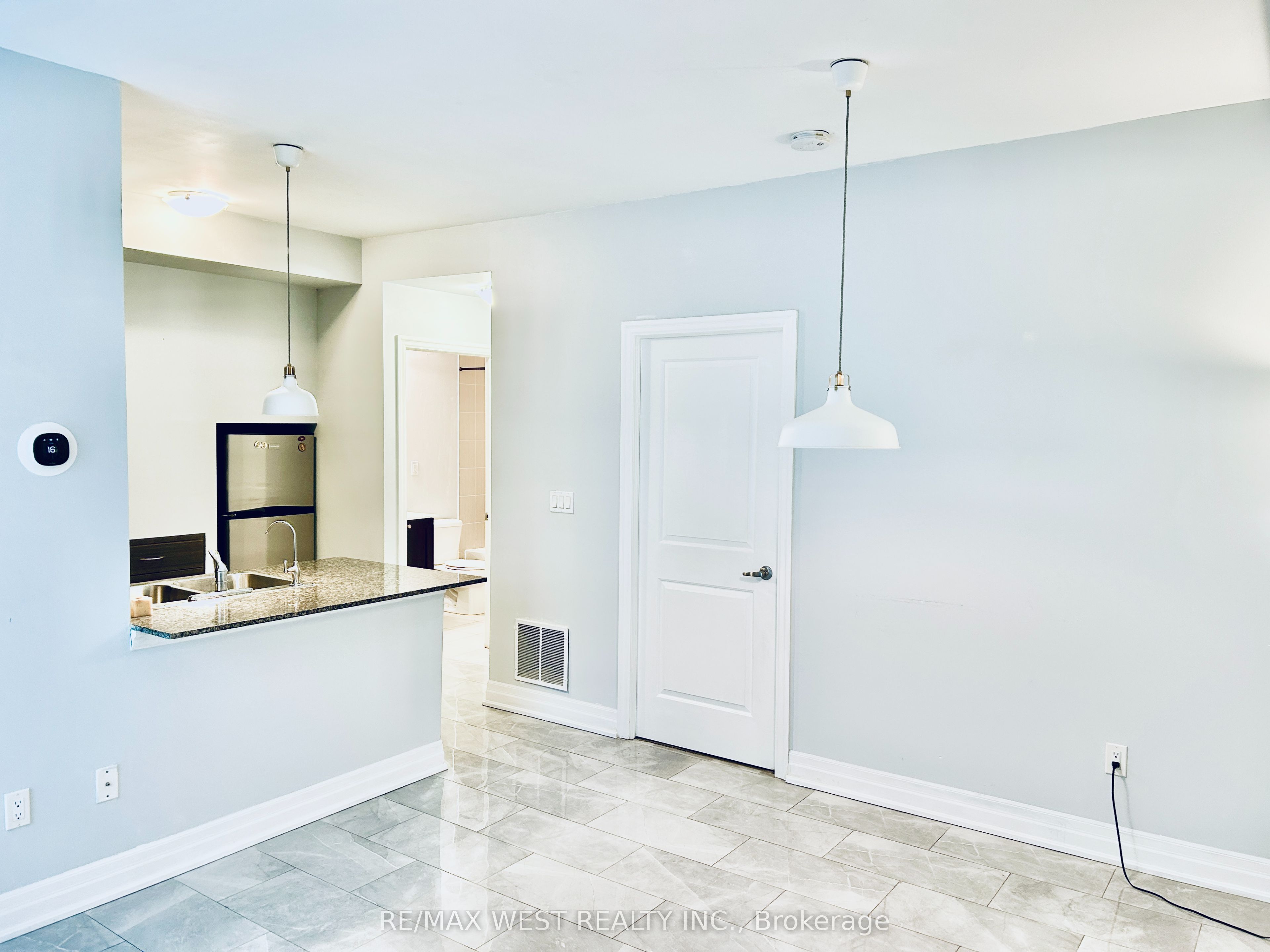 5 Sousa Mendes Street 102, Toronto, ON M6P 0A8 photo 5