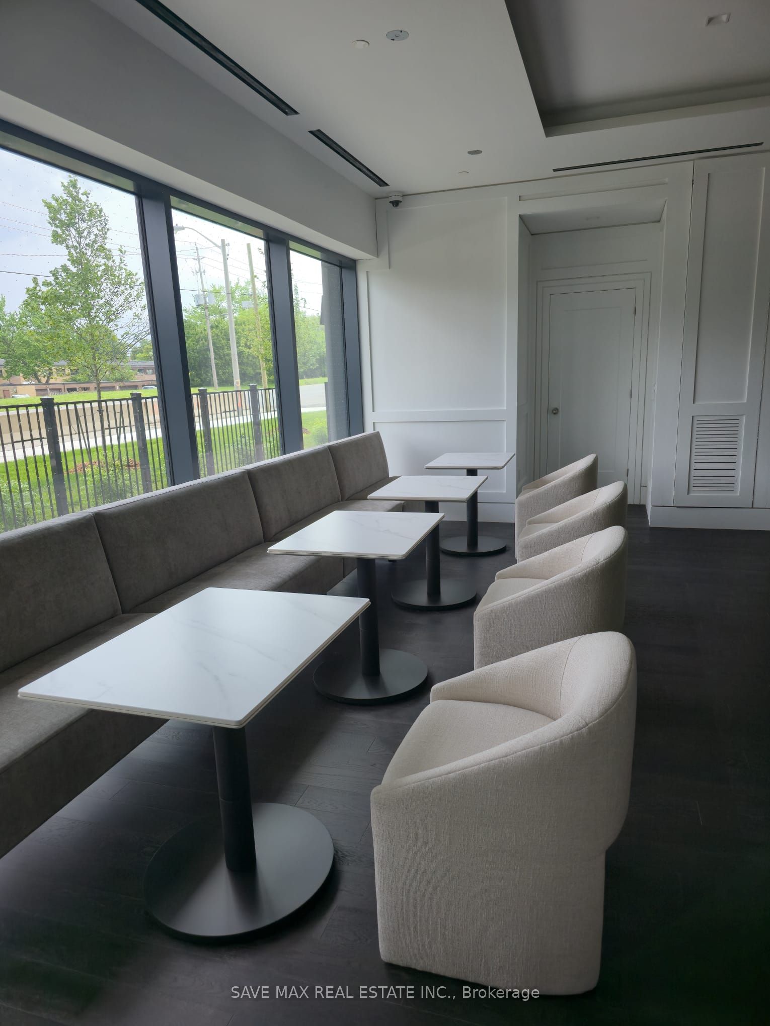 4010 Eglinton Avenue W 615, Toronto, ON M9A 0G5 photo 5