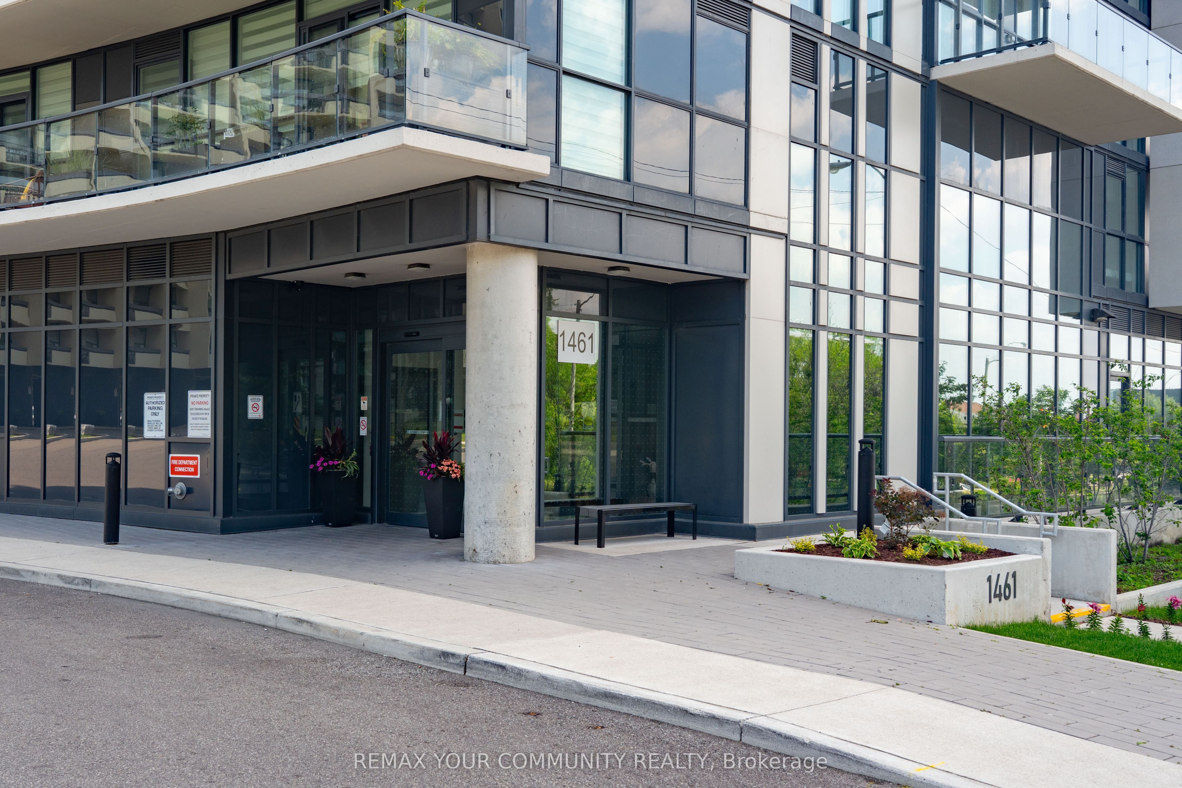 1461 Lawrence Avenue 1504, Toronto, ON M6L 0A6 photo 2