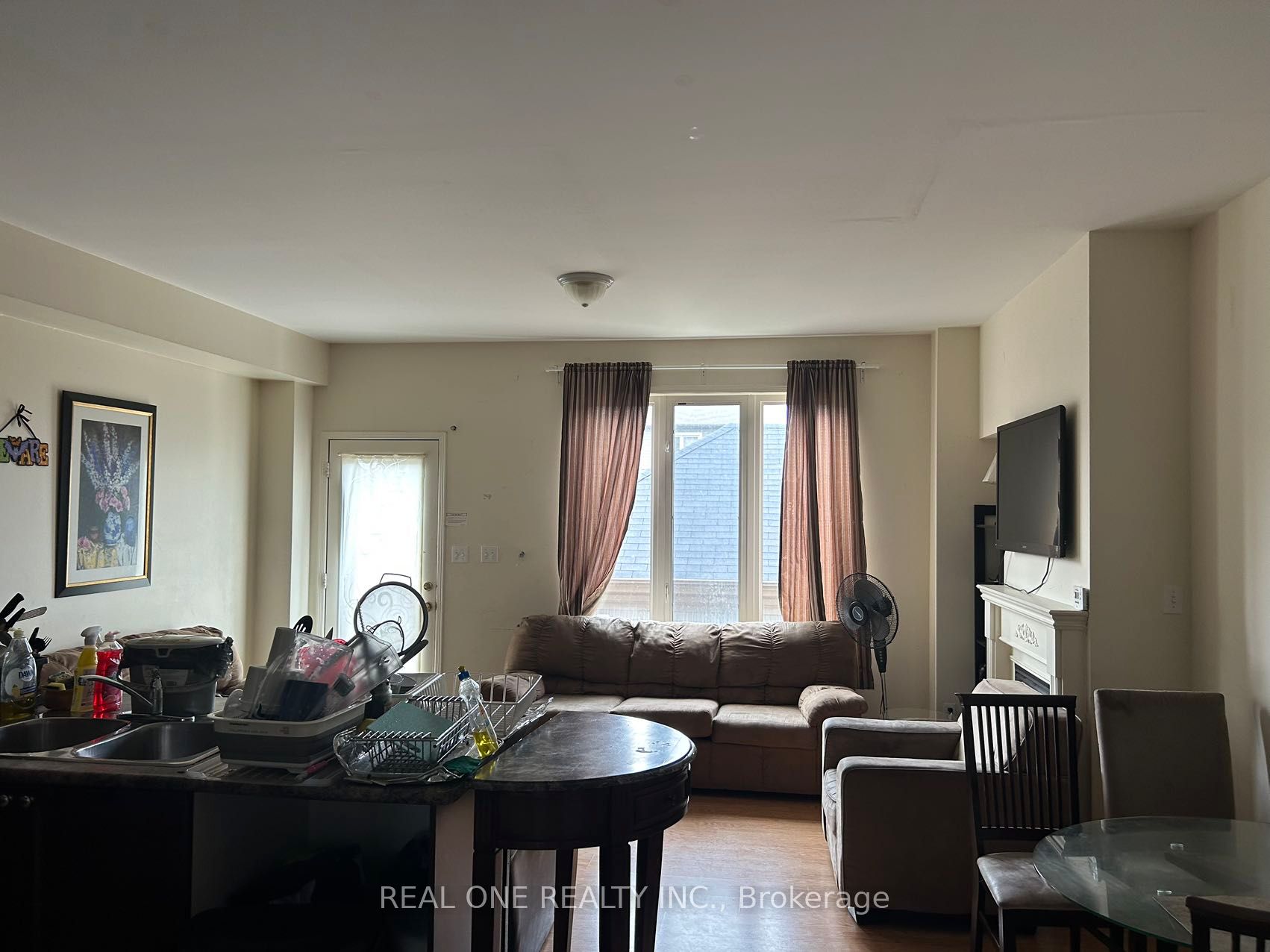 18 Troyer Avenue Second Floor Rooms, Toronto, ON M3J 3S6 photo 2