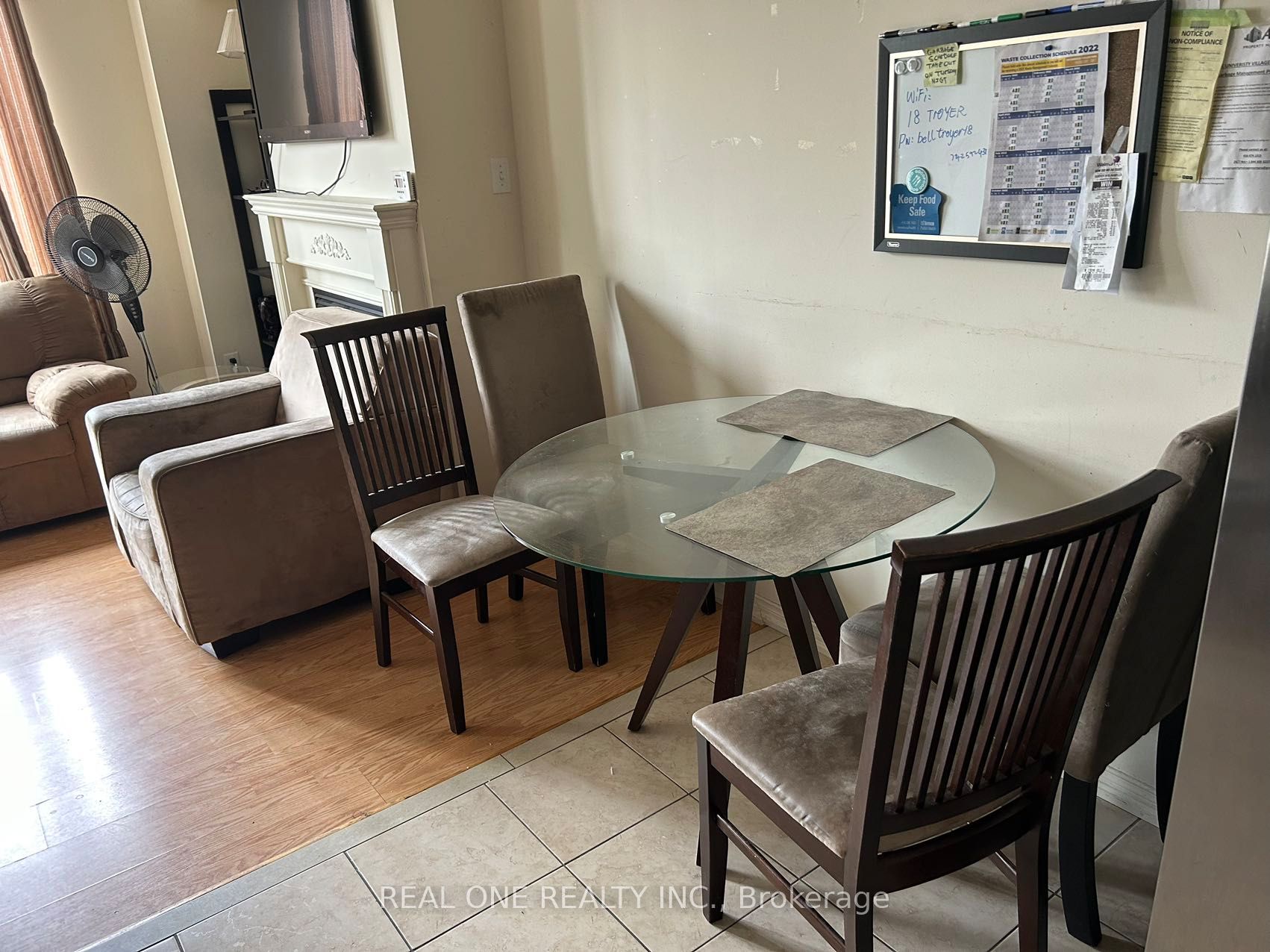 18 Troyer Avenue Second Floor Rooms, Toronto, ON M3J 3S6 photo 3