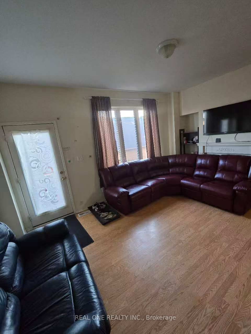 18 Troyer Avenue Second Floor Rooms, Toronto, ON M3J 3S6 photo 4