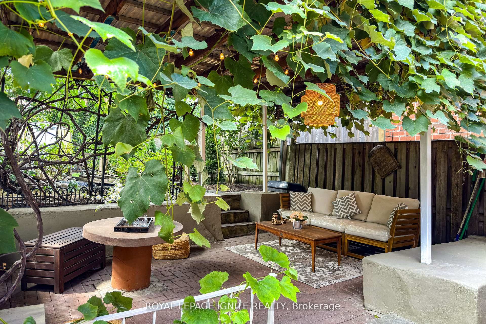 482 Mcroberts Avenue, Toronto, ON M6E 4R4 photo 2