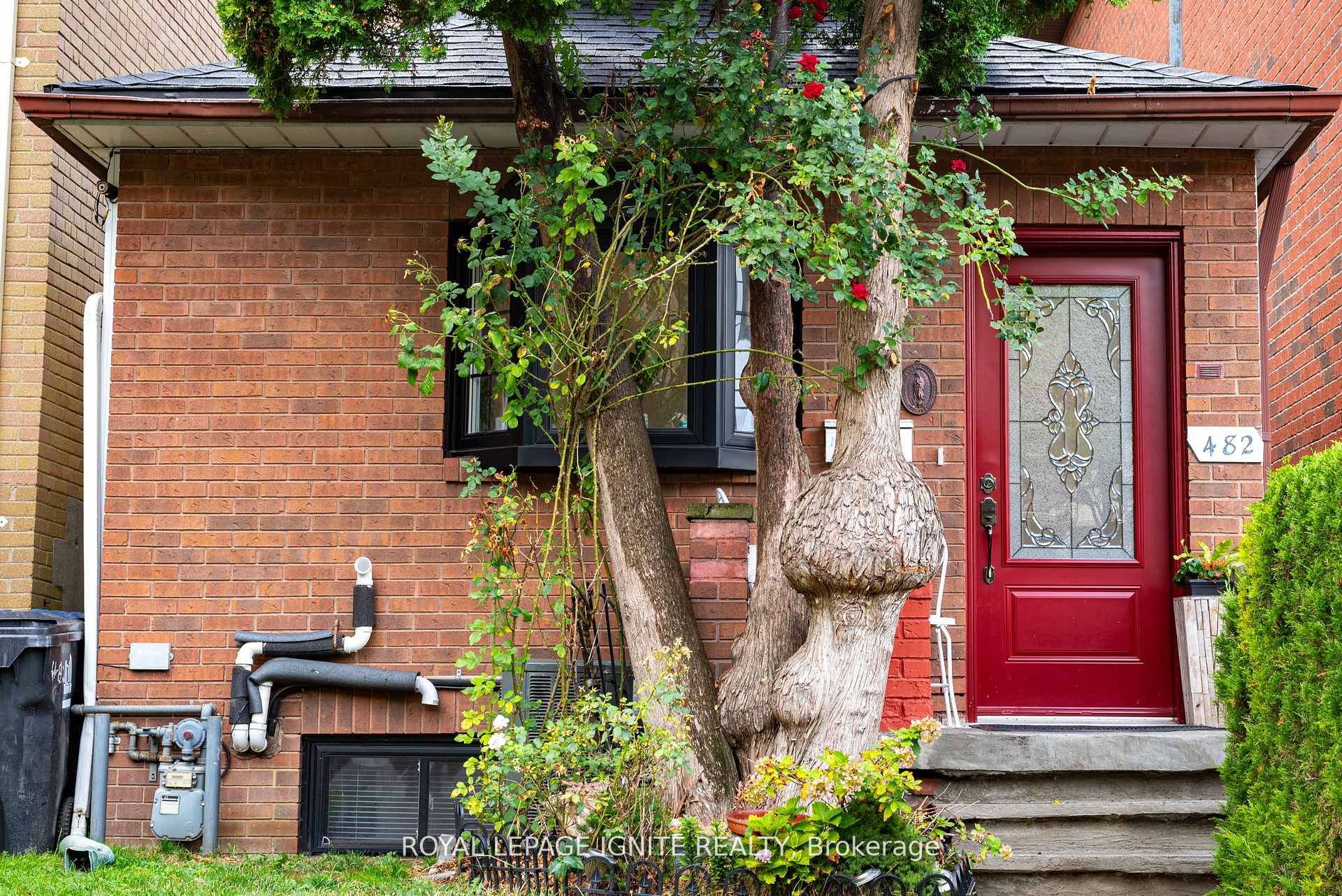 482 Mcroberts Avenue, Toronto, ON M6E 4R4 photo 3
