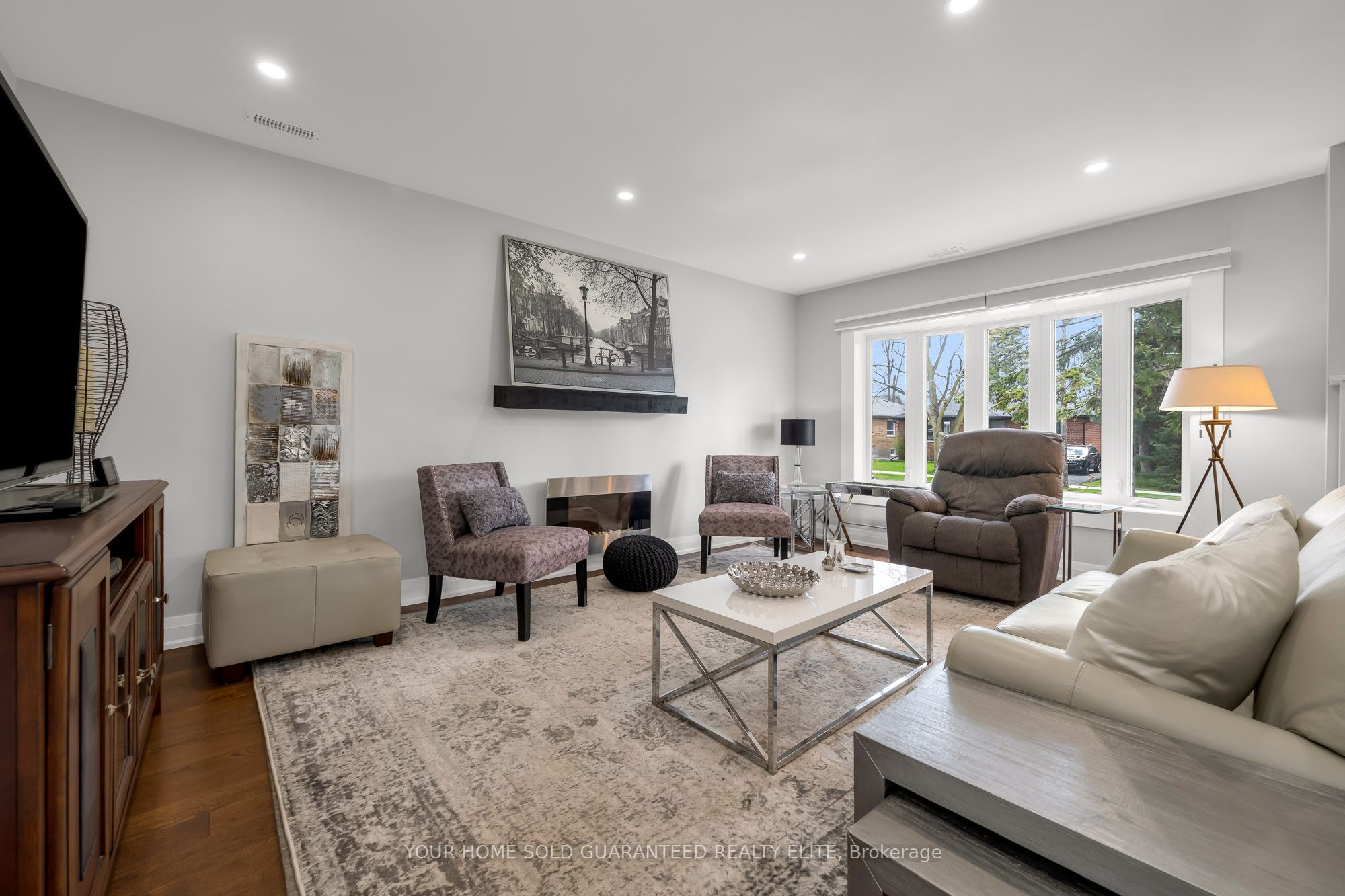 22 North Heights Road, Toronto, ON M9B 2T1 photo 3