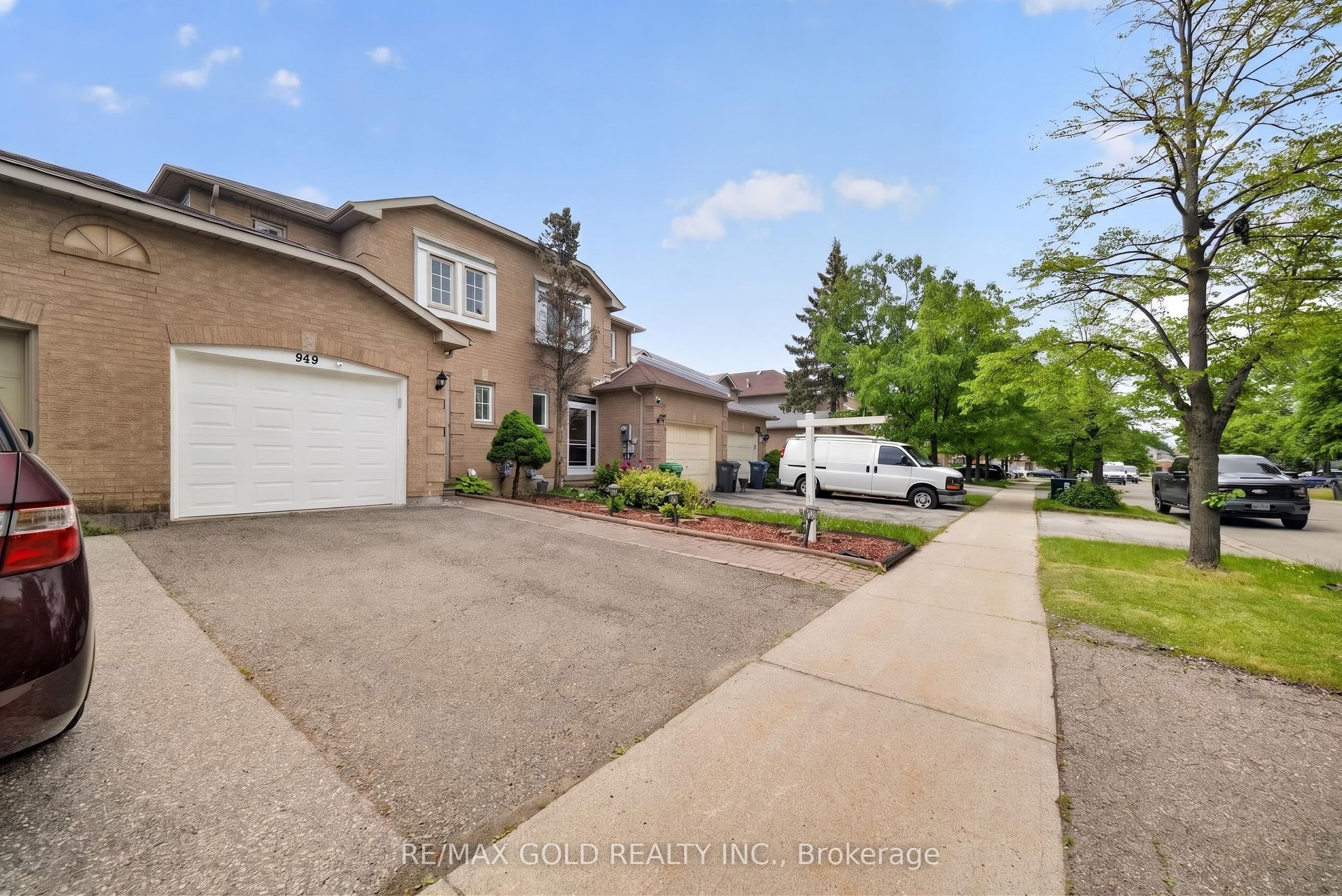 949 Blizzard Road, Mississauga, ON L5V 1T1 photo 4