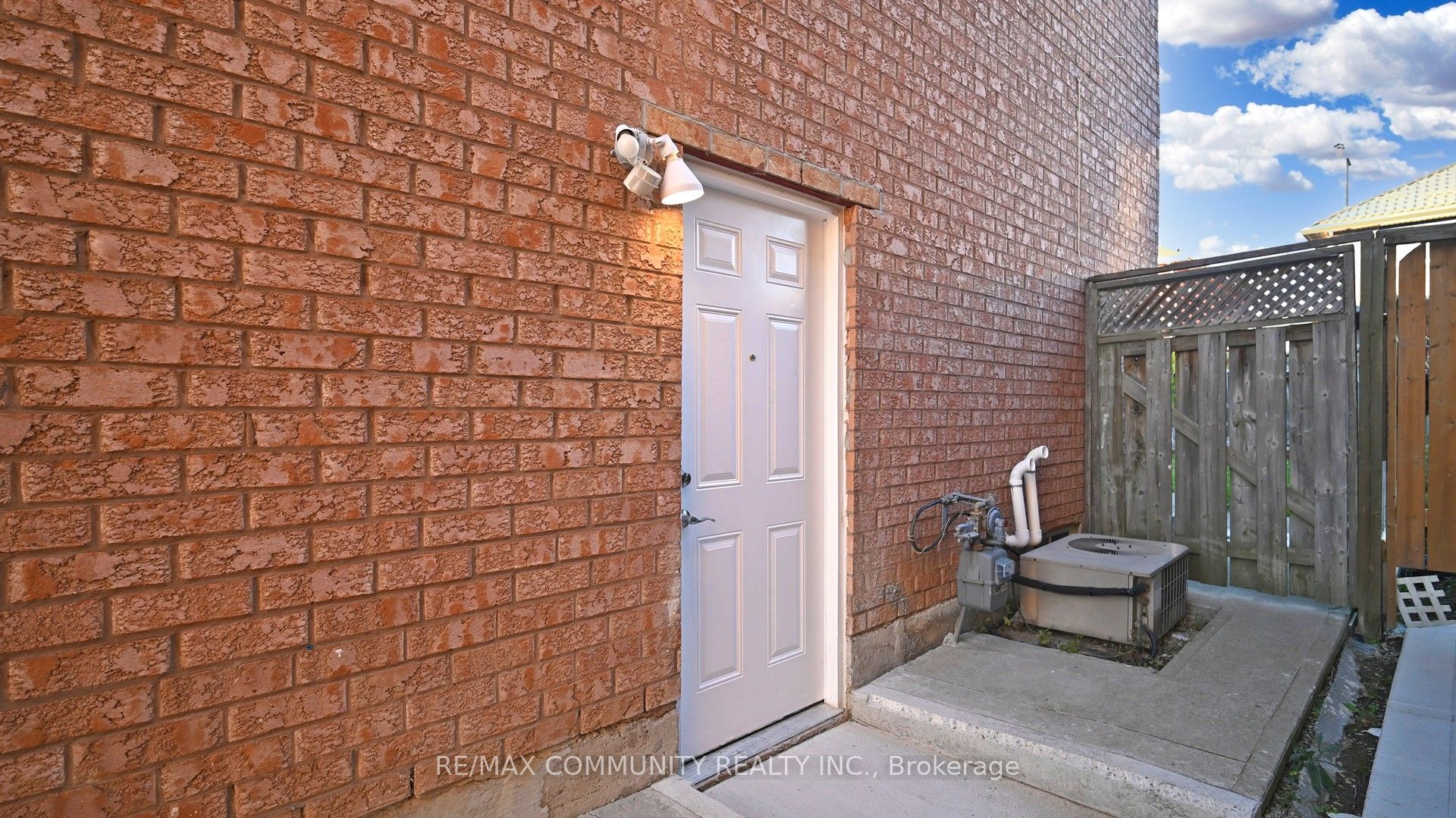 32 Faywood Drive Basement, Brampton, ON L6Y 4K3 photo 2