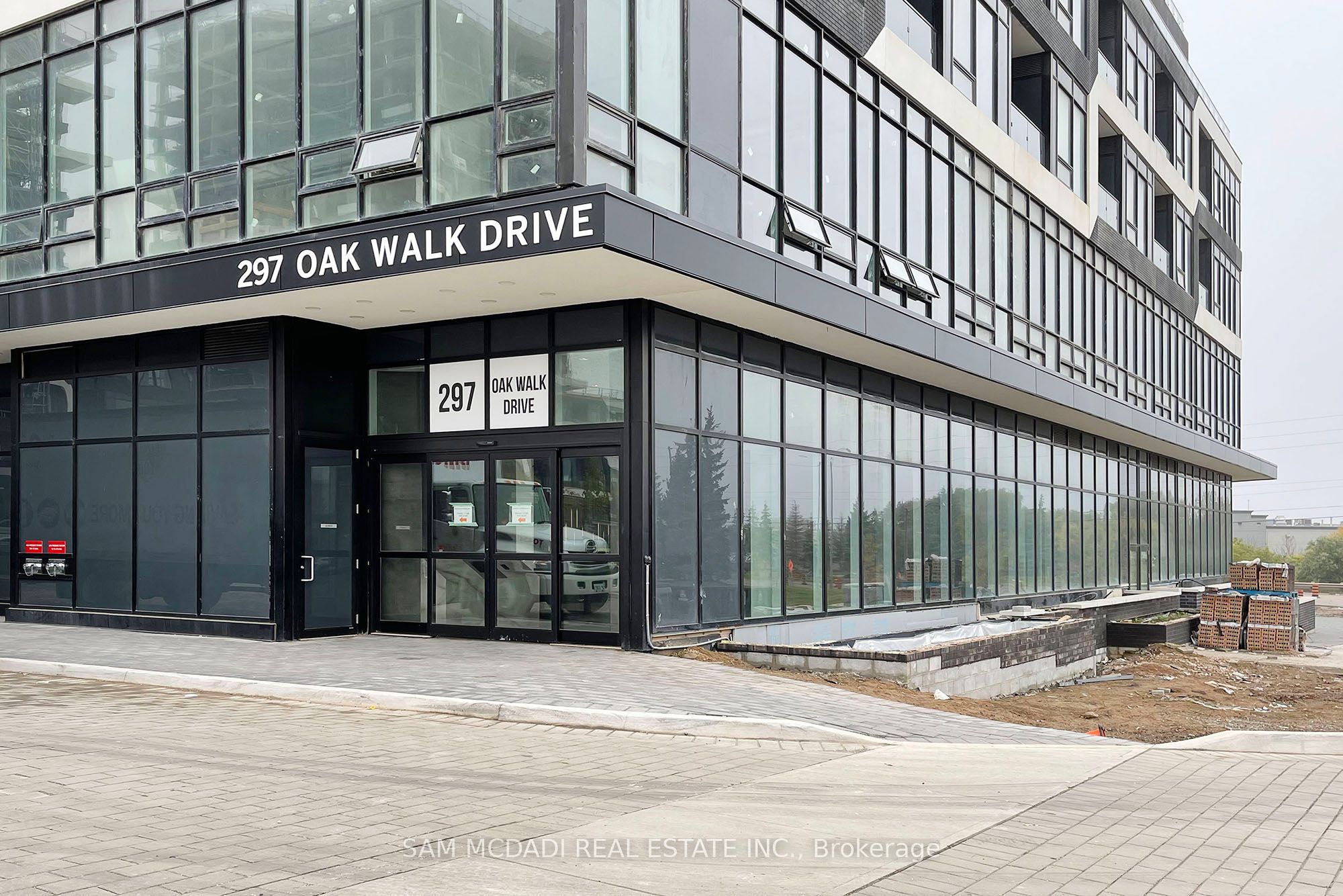 297 Oak Walk Drive 1102, Oakville, ON L6H 6Z3 photo 3