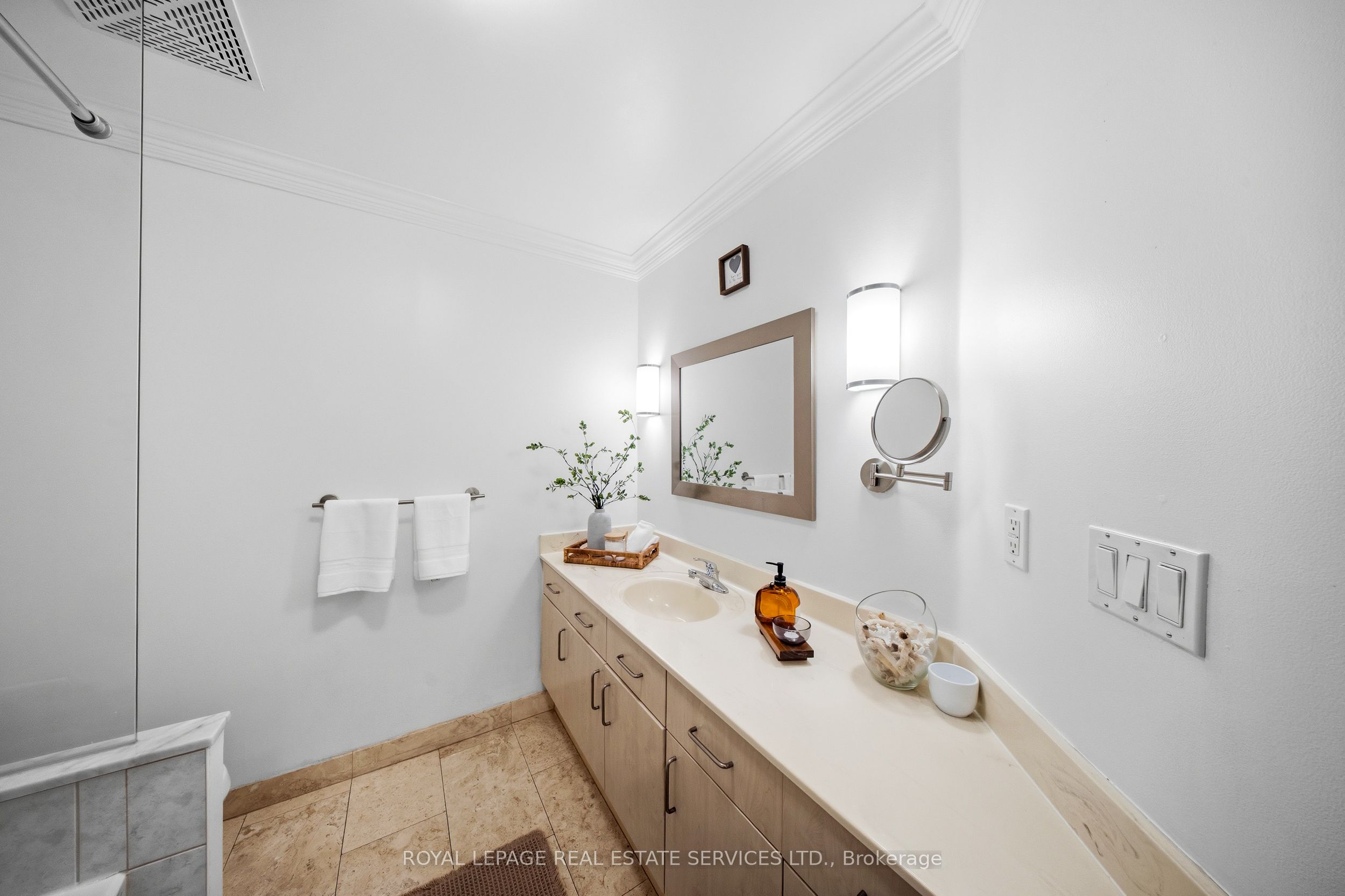 245 Dalesford Road 114, Toronto, ON M8Y 4H7 photo 4