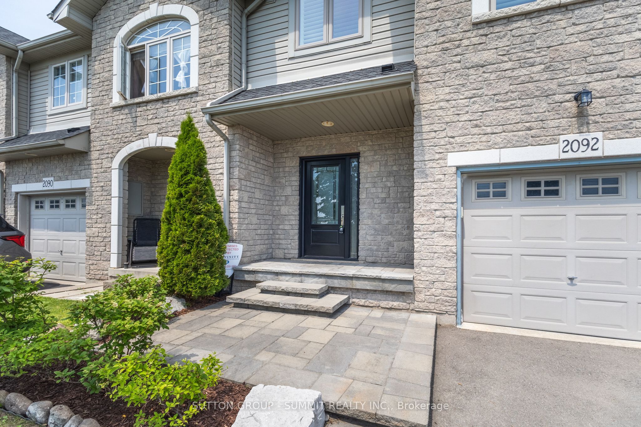 2092 ENGLISH Crescent, Burlington, ON L7L 7B3 photo 2