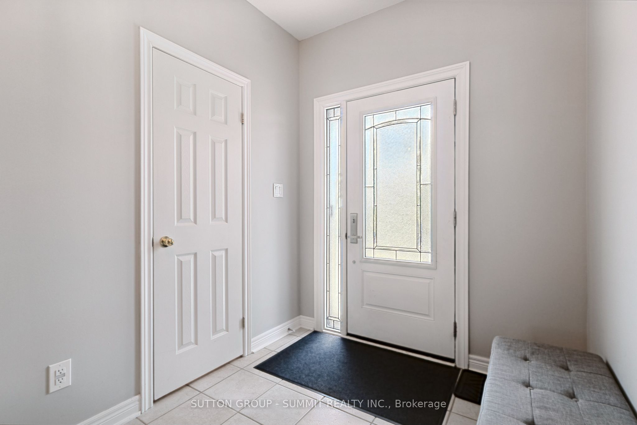 2092 ENGLISH Crescent, Burlington, ON L7L 7B3 photo 3