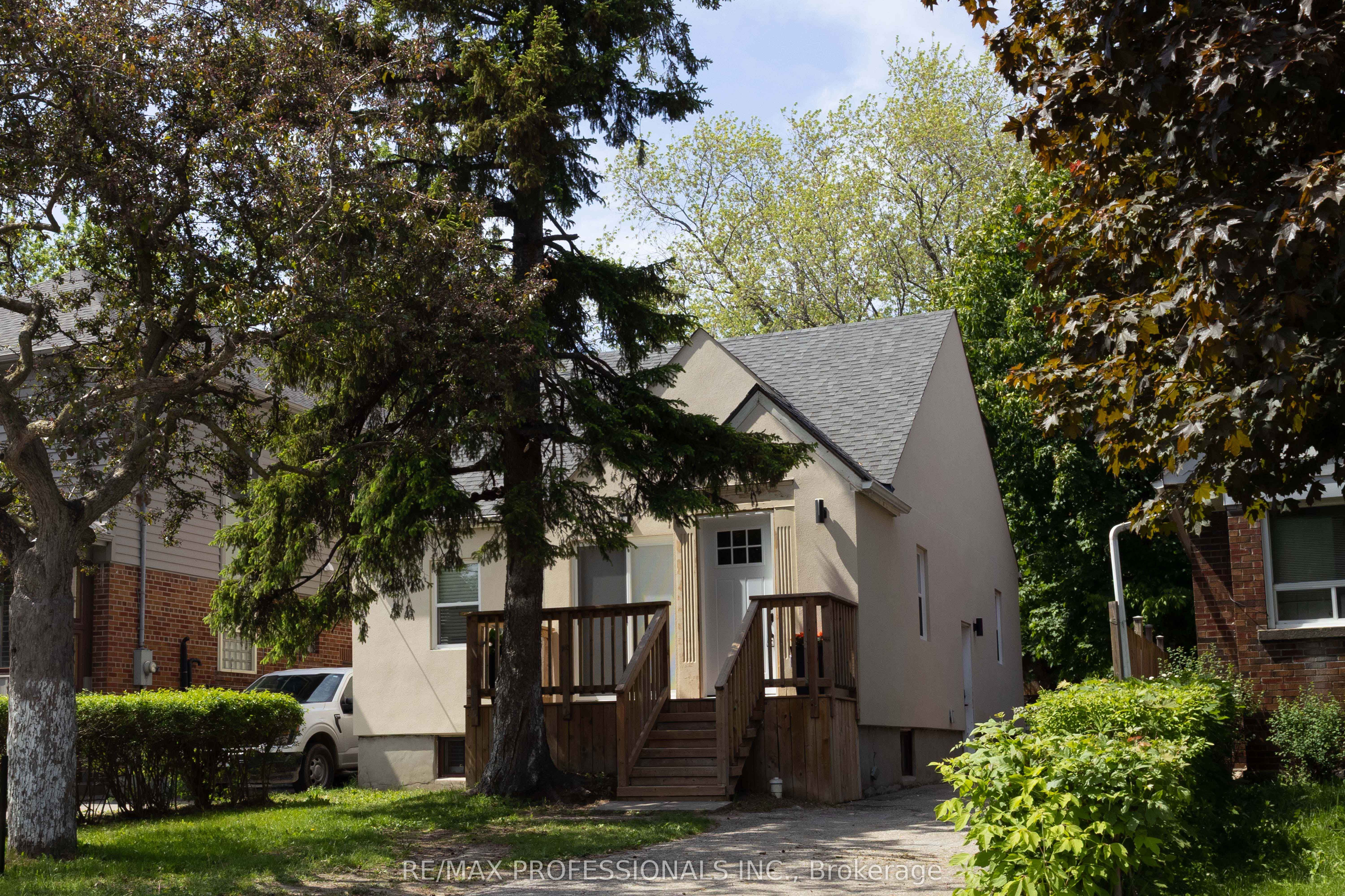 76 Macdonald Street, Toronto, ON M8V 1Y4