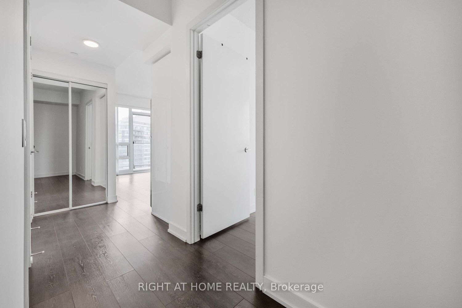 2212 Lake Shore Boulevard W 2806, Toronto, ON M8V 0C2 photo 3