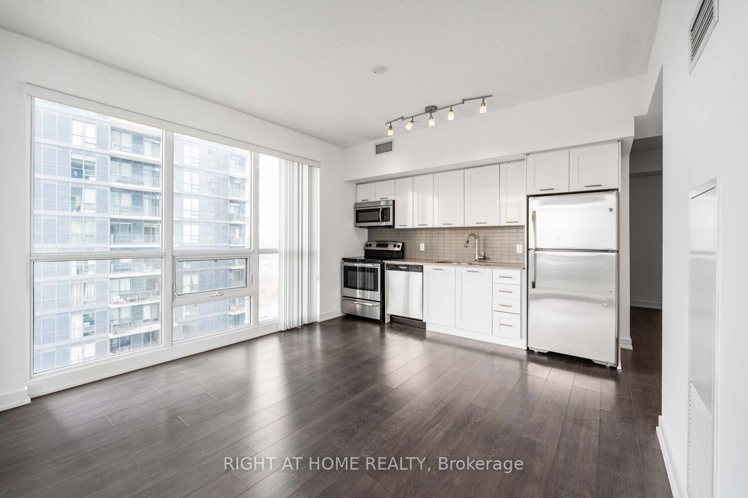 2212 Lake Shore Boulevard W 2806, Toronto, ON M8V 0C2 photo 4