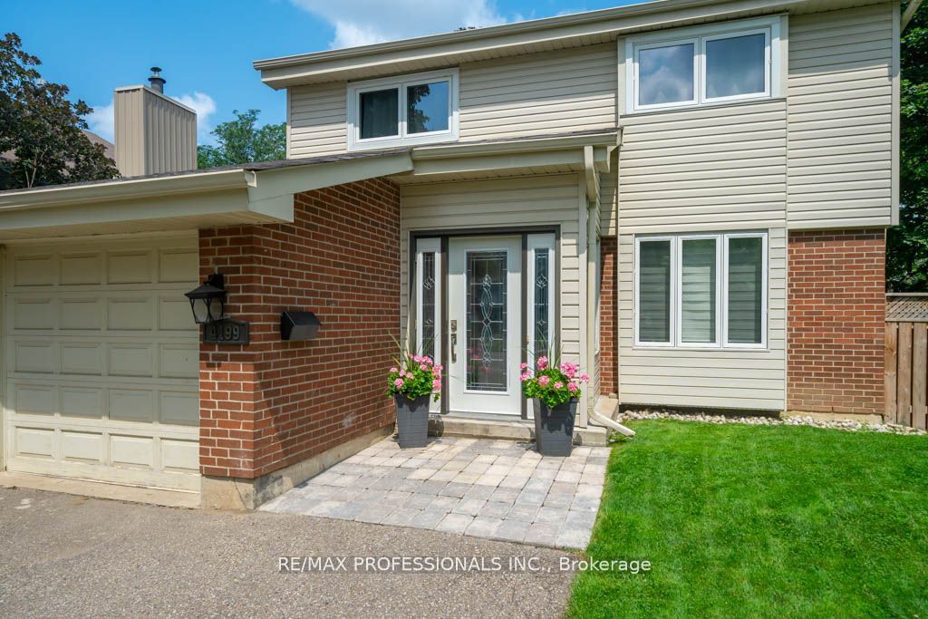 4199 Gayling Gardens, Mississauga, ON L5L 1Z8 photo 2