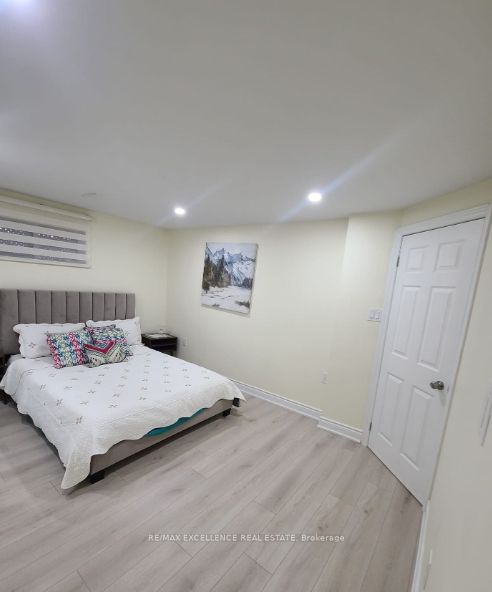 156 Voltarie Crescent Bsmnt, Mississauga, ON L5A 2A4 photo 4