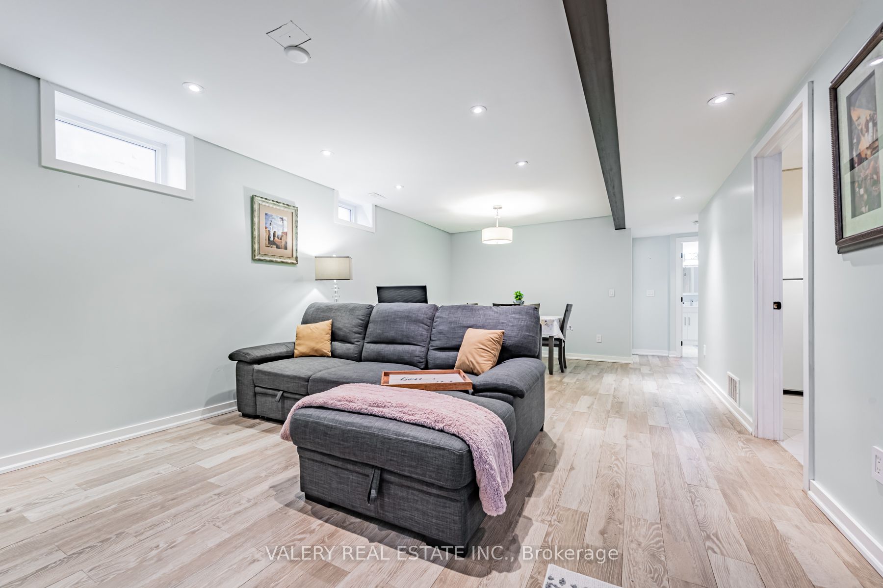 110 Strathnairn Avenue Lower, Toronto, ON M6M 2G1 photo 2