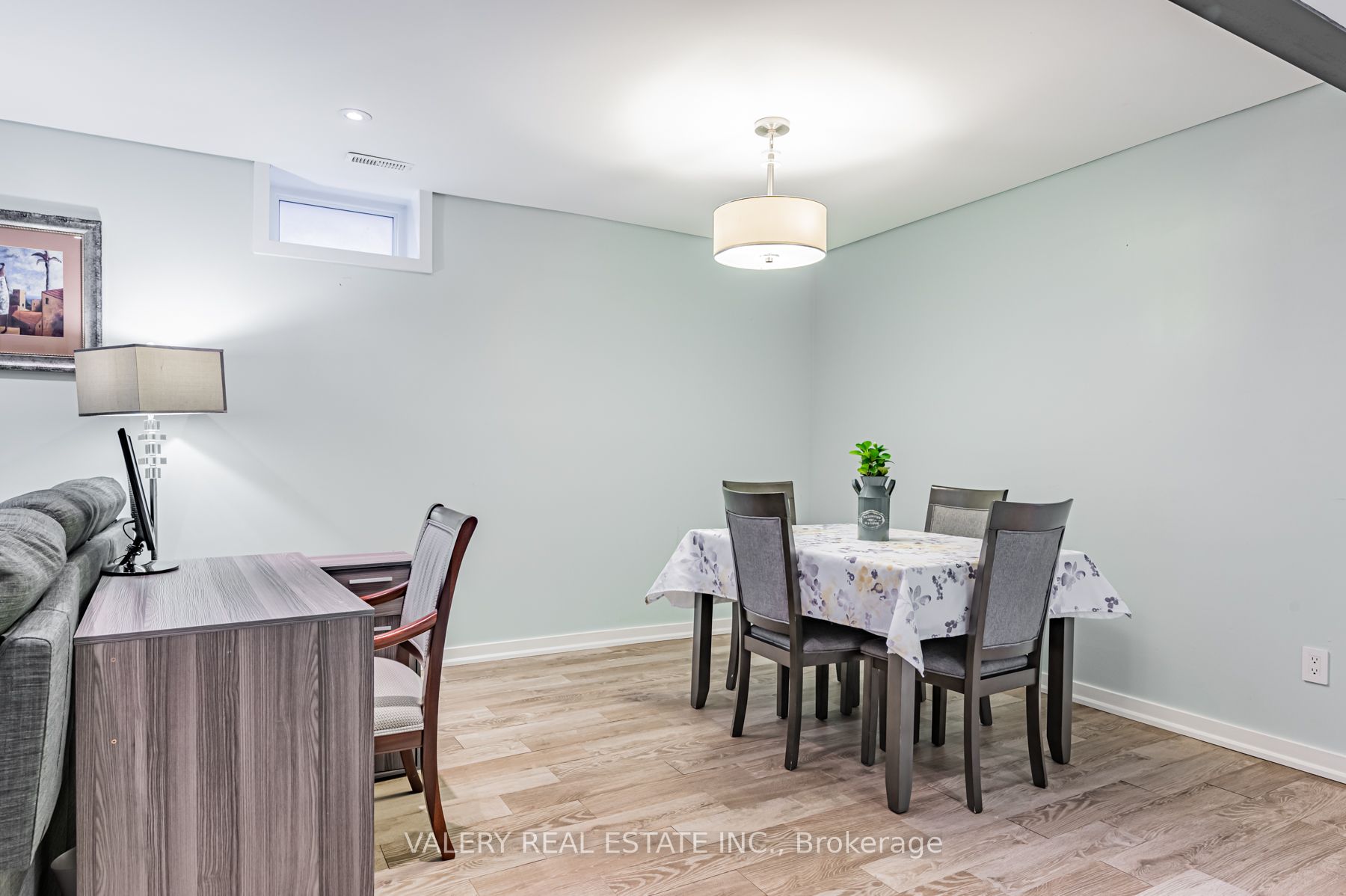 110 Strathnairn Avenue Lower, Toronto, ON M6M 2G1 photo 3