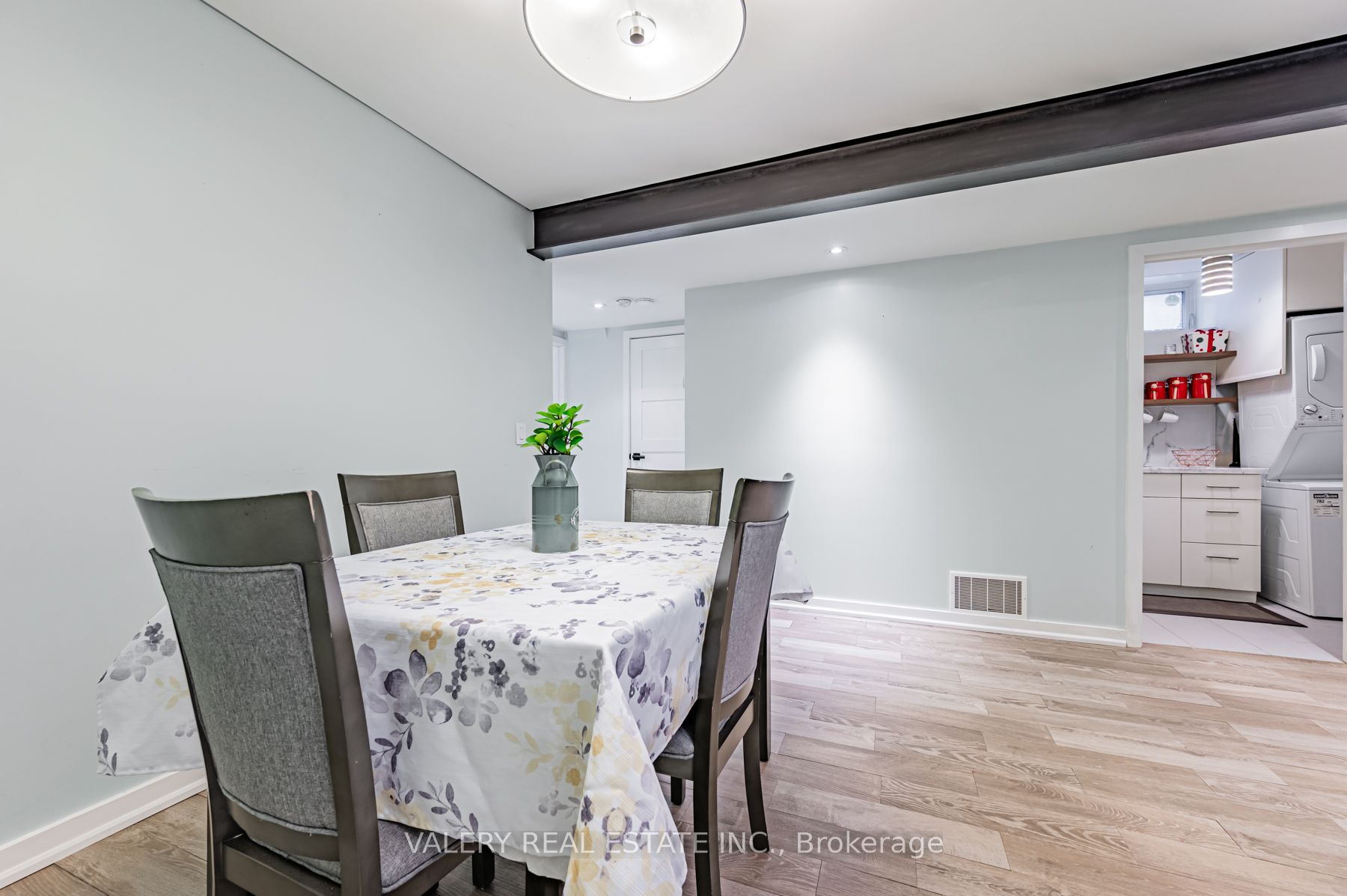 110 Strathnairn Avenue Lower, Toronto, ON M6M 2G1 photo 4
