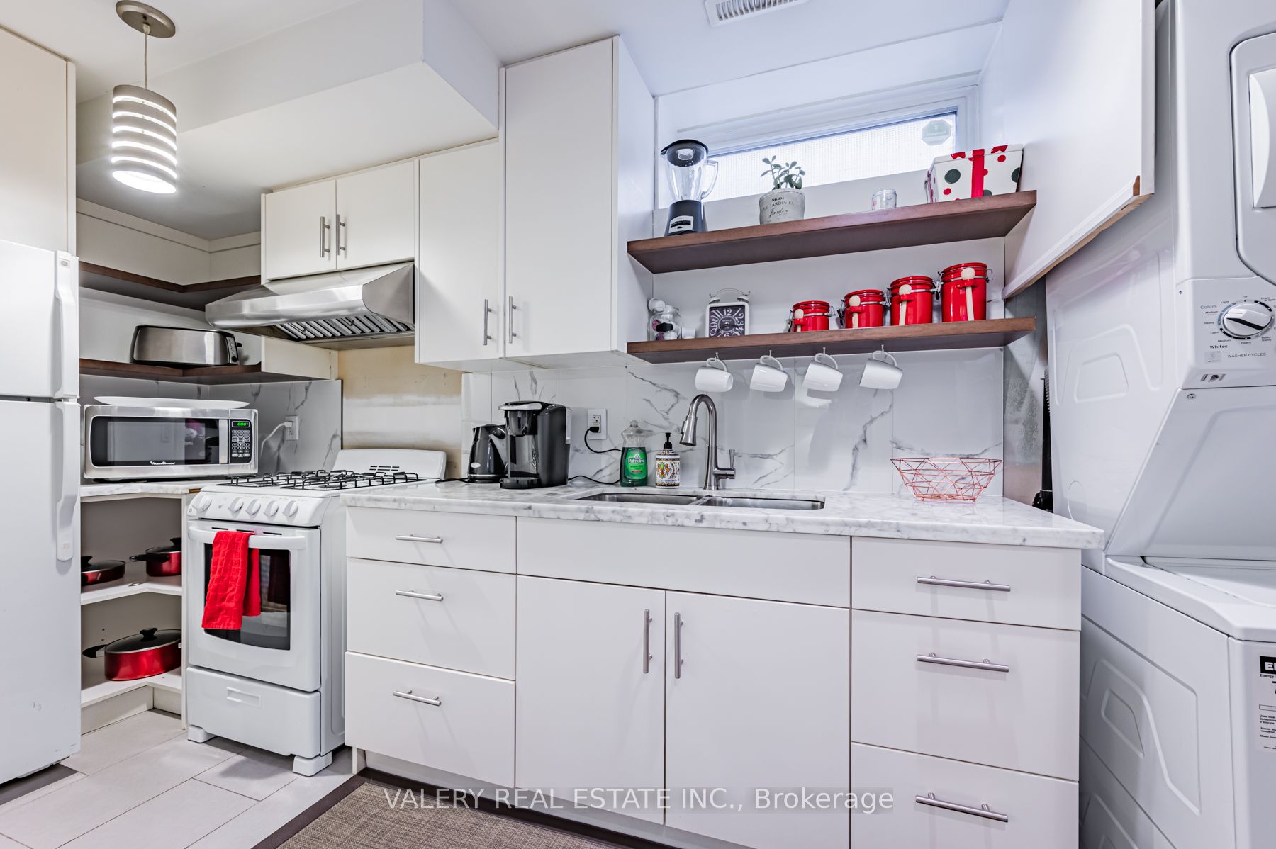 110 Strathnairn Avenue Lower, Toronto, ON M6M 2G1 photo 5