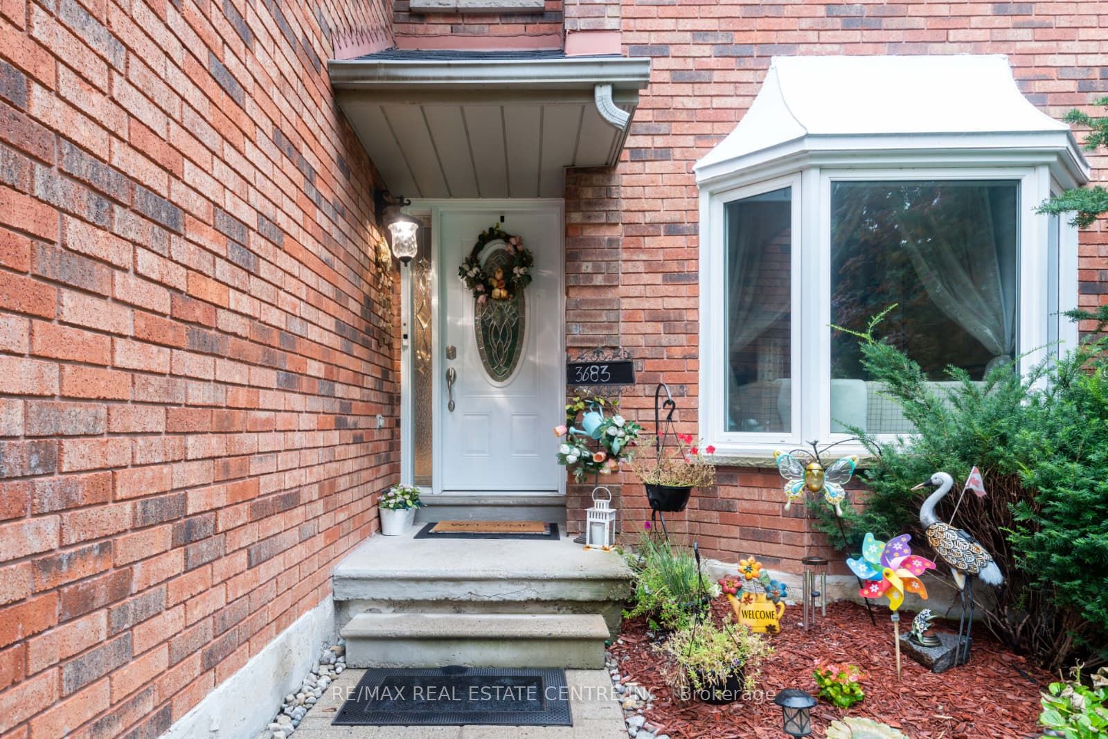 3683 East Park Court, Mississauga, ON L5L 4V6 photo 2
