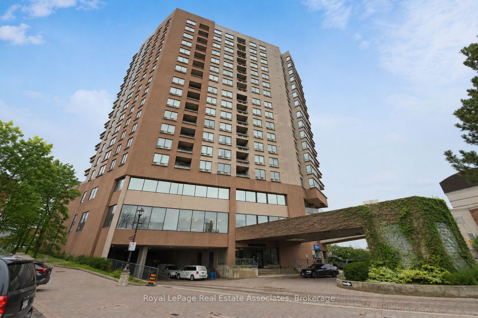 1 Belvedere Court 503, Brampton, ON L6V 4M6 photo 2