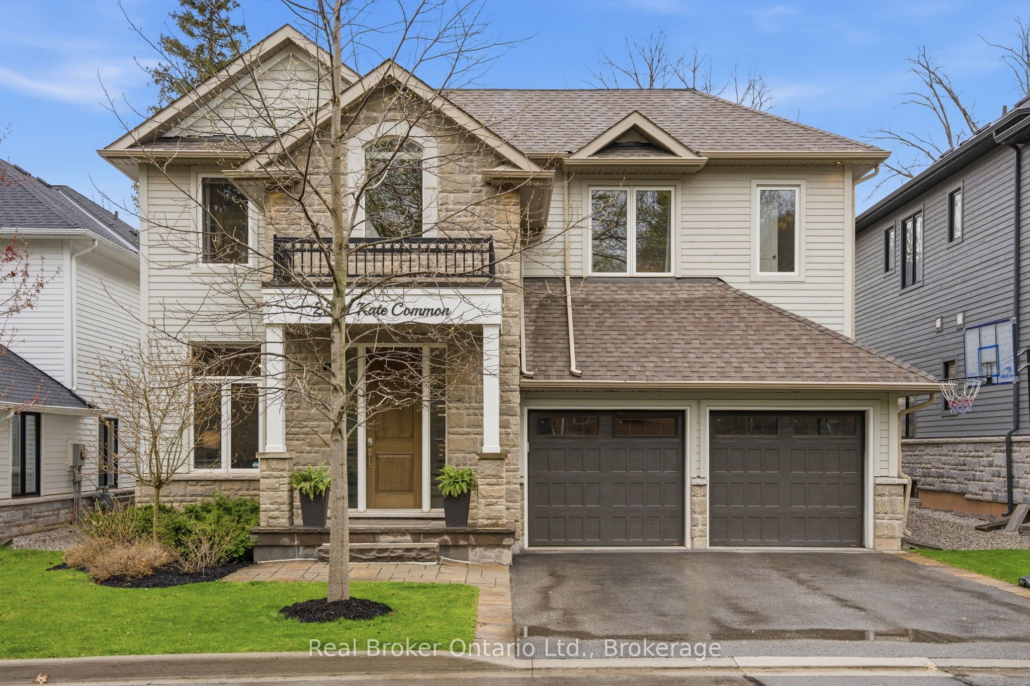 2541 Kate Common, Oakville, ON L6L 0E9