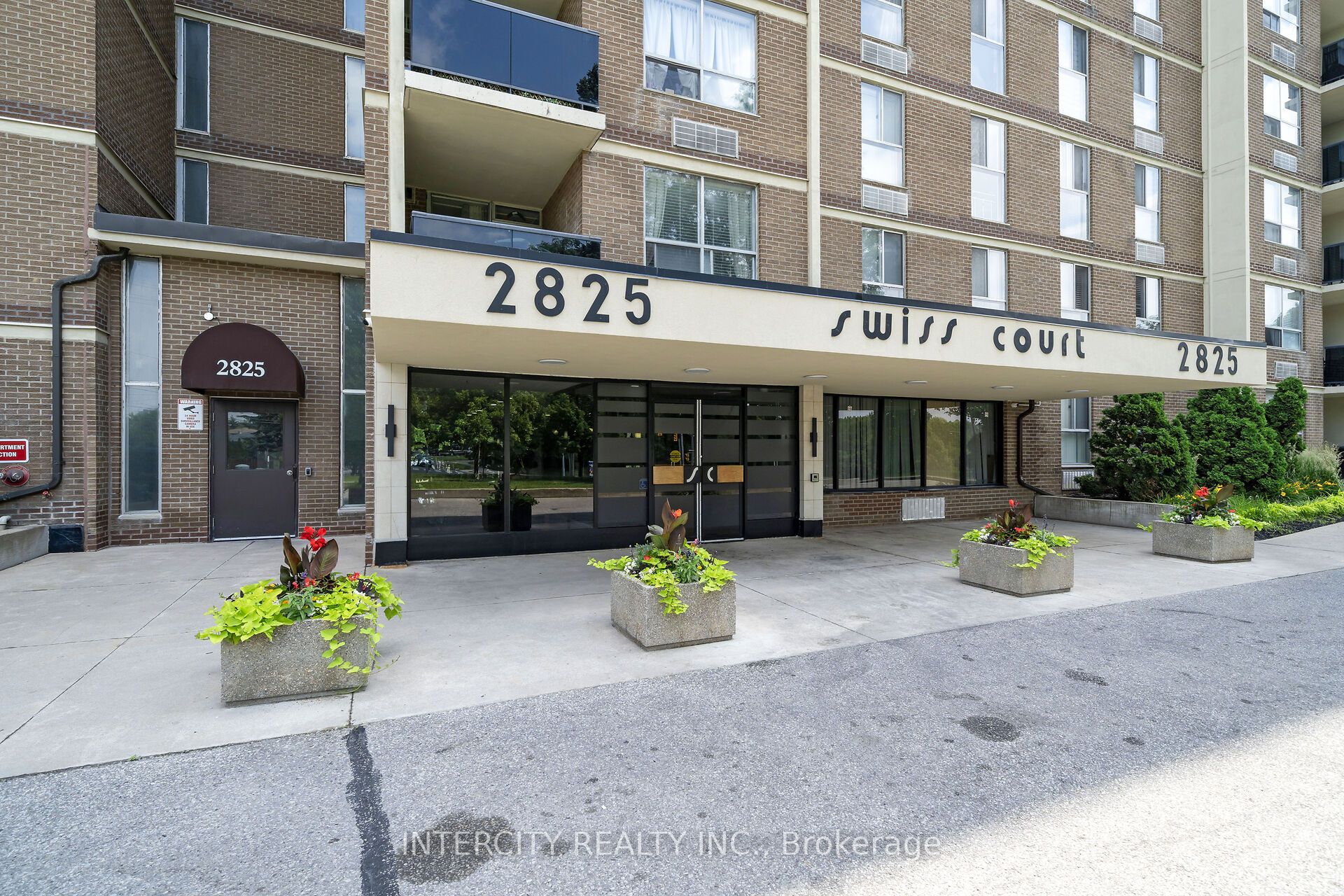 2825 Islington Avenue 302, Toronto, ON M9L 2K1 photo 4