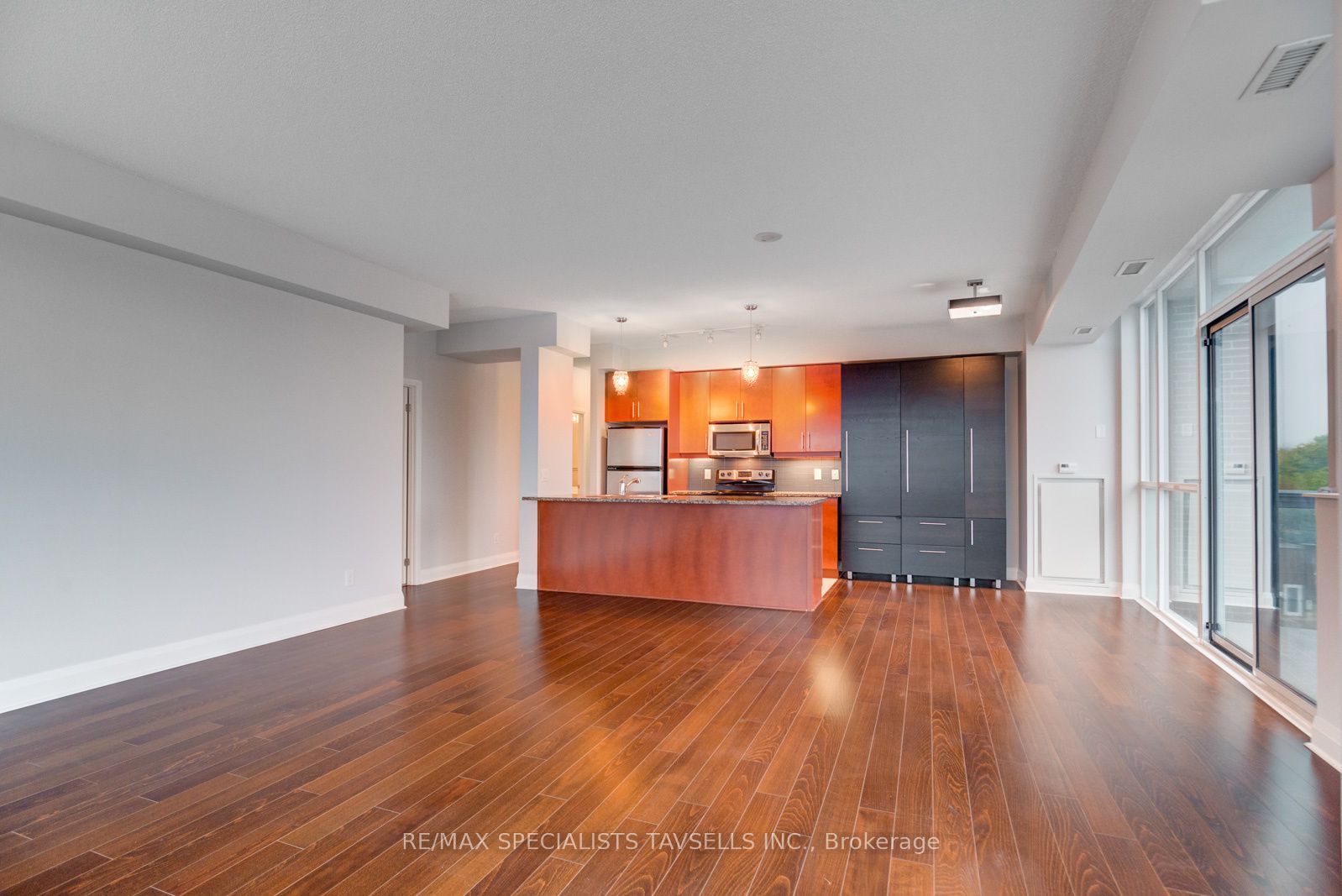 1 Hurontario Street 304, Mississauga, ON L5G 3G8 photo 4