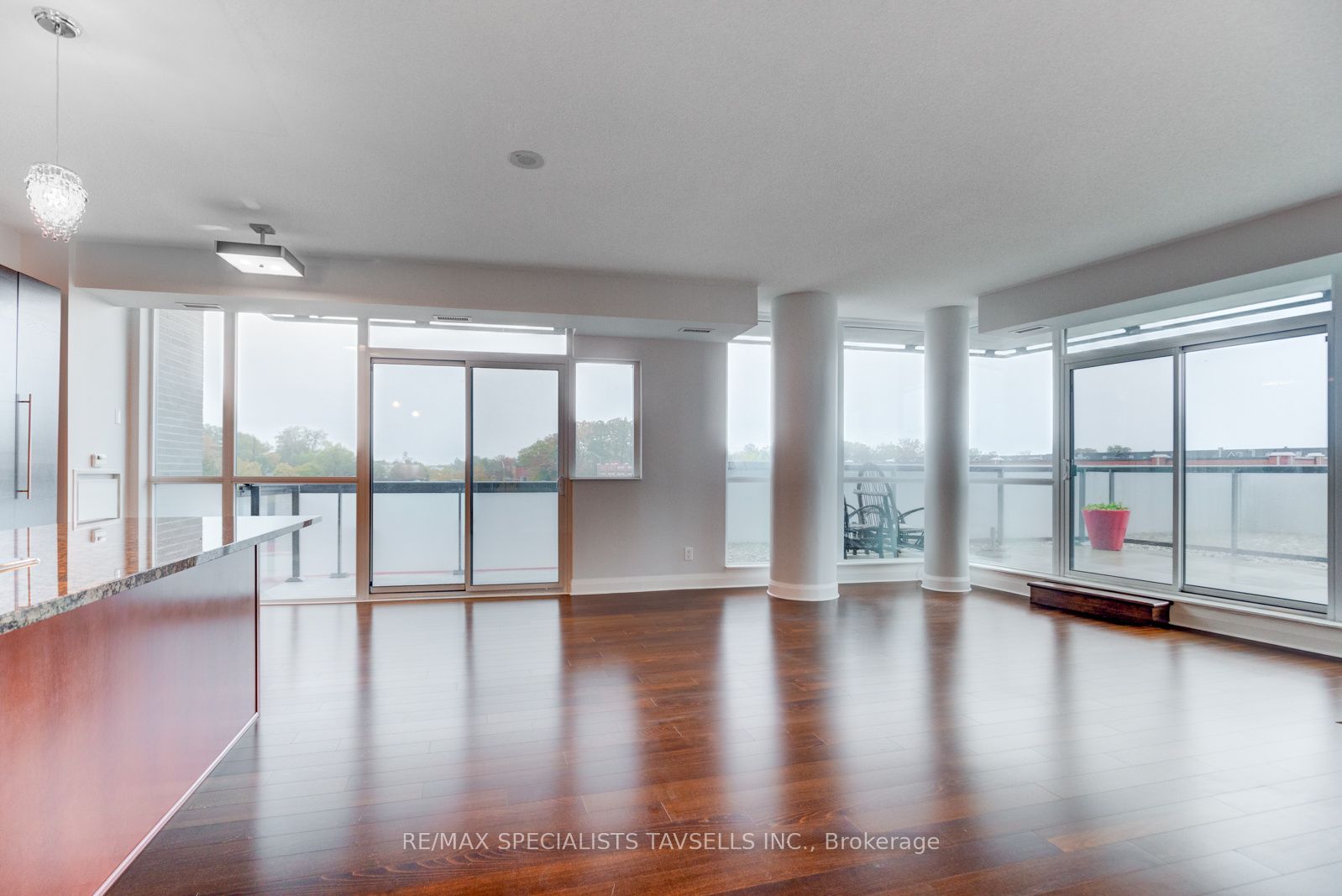 1 Hurontario Street 304, Mississauga, ON L5G 3G8 photo 5