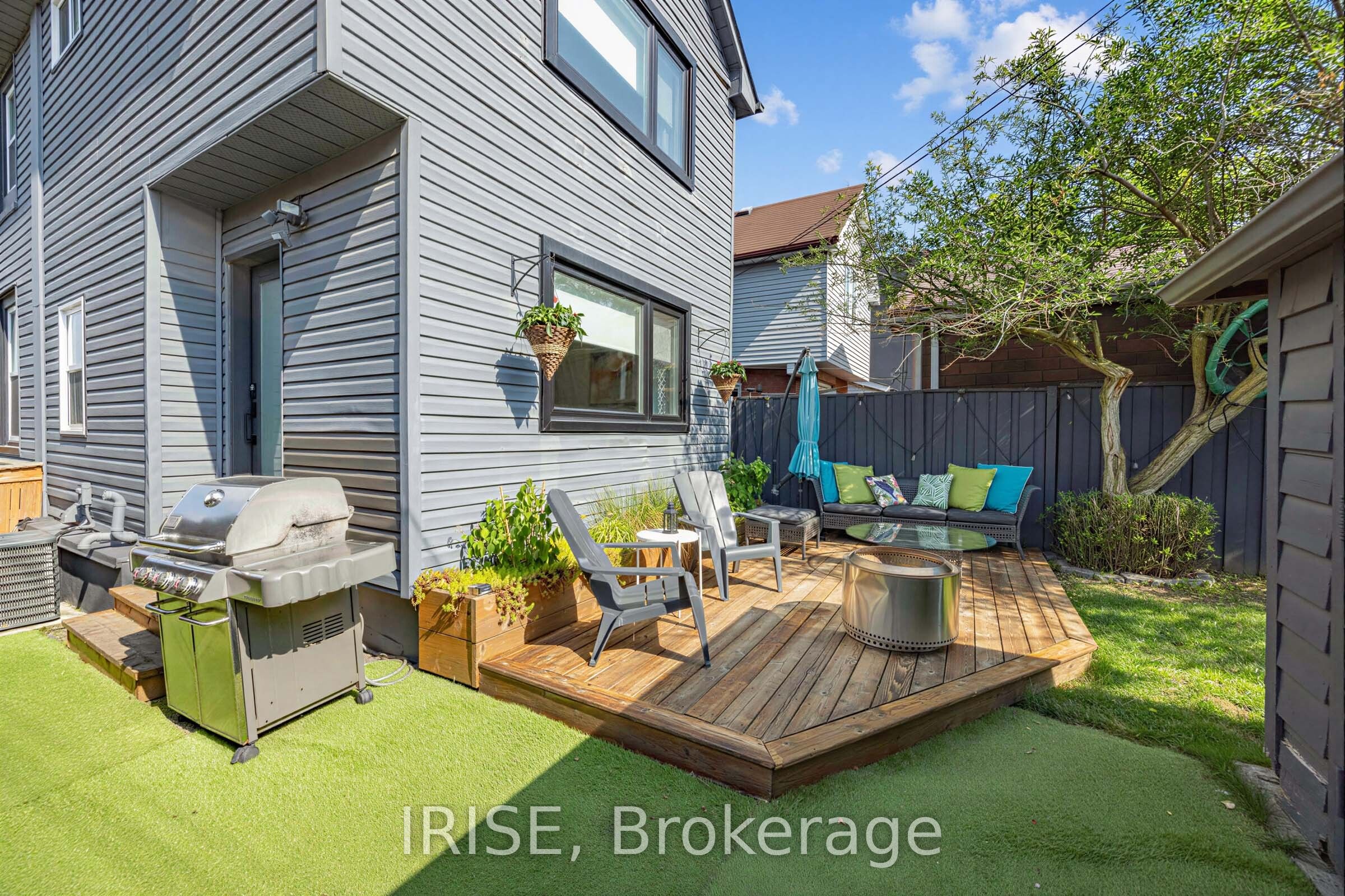 2 Beechwood Avenue, Toronto, ON M6N 4T1 photo 2